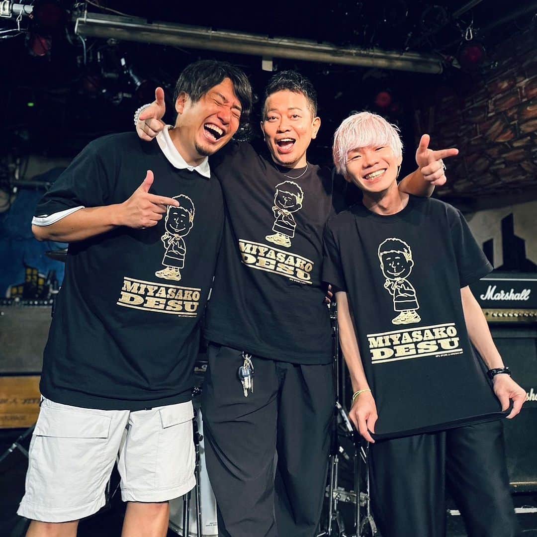 宮迫博之さんのインスタグラム写真 - (宮迫博之Instagram)「そして今回！オフ会にご来場の方限定で『宮迫ですッ!×MFC STORE 』のコラボTEEを販売しました👍めっちゃデザイン気に入ってます！  今後、また新しいコラボアイテムできたらいいな〜😆MFC STOREさん、デザイナーのHIROSHI ARTさん、ありがとうございました！  #mfc_store #HIROSHIART」9月11日 13時24分 - miyasako_hiroyuki
