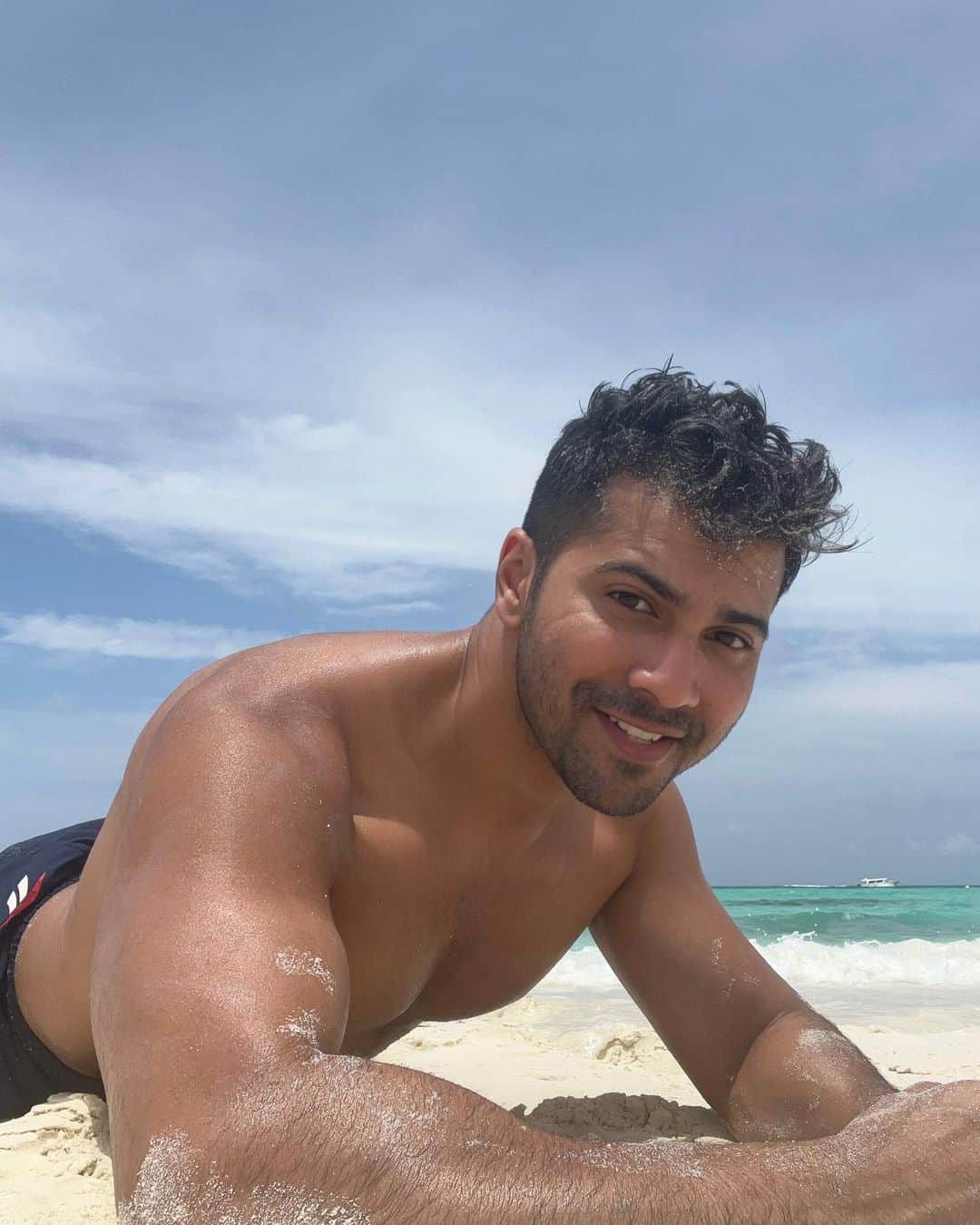 Varun Dhawanさんのインスタグラム写真 - (Varun DhawanInstagram)「Thirst 🪤」9月11日 13時34分 - varundvn