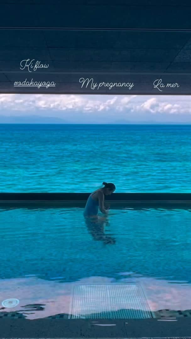 のインスタグラム：「🌊🐠💞  캥거루가 된 기분  캥거루는 물을 좋아한다고 하던데  /  🌊움직임은  @odakayoga 의 #kiflow at @agast_art_studio 💧  #임신6개월 #태교 #씨메르」