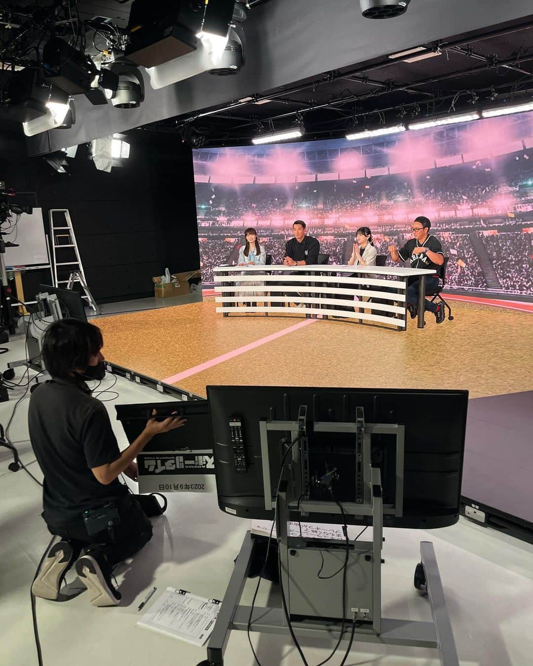 川﨑宗則さんのインスタグラム写真 - (川﨑宗則Instagram)「Abemaスポーツタイム⚽️⚾️🎙️見てくれて👀ますかにゃ？毎回あっという間に終わってしまう🥹楽しすぎるんよね🤣また日曜日ねー📺チェチェチェチェスト！」9月11日 13時36分 - mune.kawasaki.official