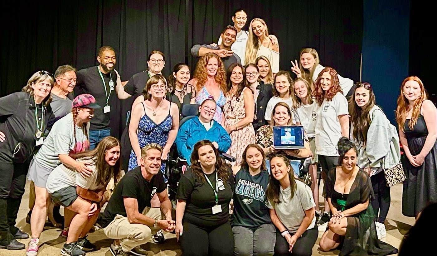 ショーン・マグワイアのインスタグラム：「I would like to say a huge, thank you to all the students that traveled from all of the world to take part in our 2nd @the_players_conservatory workshop. You should all feel so proud of yourselves. Massive thanks to our teachers & helpers @bexmader @lanaparrilla and @robbiekay for joining us but most of all my amazing wife Tanya without whom this couldn’t happen. Safe journey home and everyone. Much Love.x」