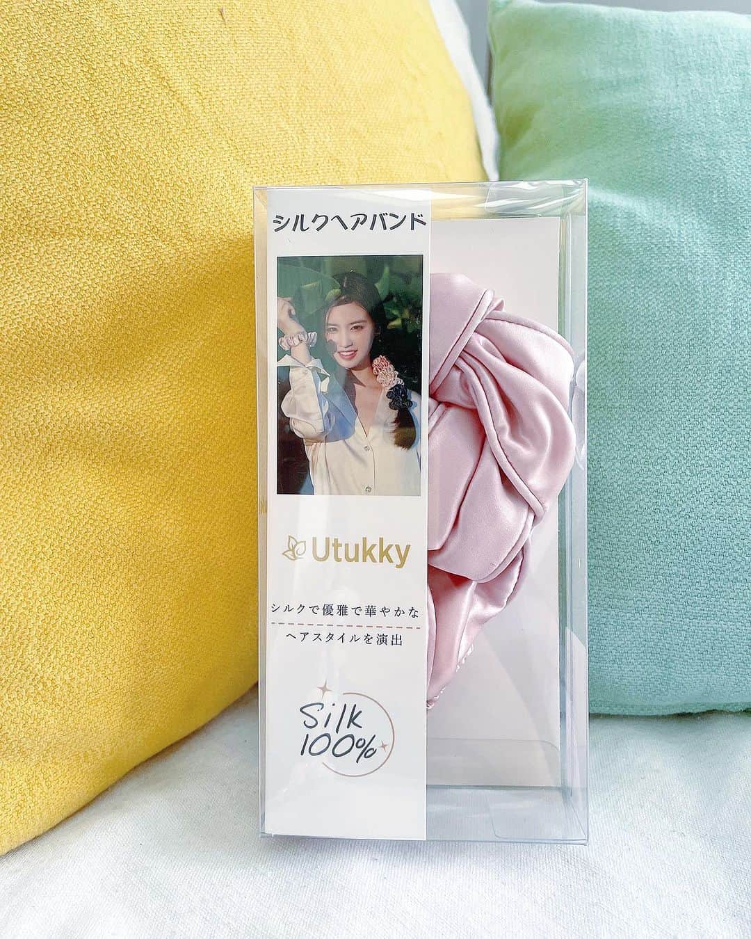 五位渕のぞみさんのインスタグラム写真 - (五位渕のぞみInstagram)「#utukky シルク100% #ヘアバンド 👸🏻✨ @utukky_official ㅤㅤㅤㅤㅤㅤㅤㅤㅤ シルク100%の髪に優しいヘアバンド😌💓 天然のシルクって人のお肌に非常に近い 18種類のアミノ酸たんぱく質で作られてるだとか💡� ㅤㅤㅤㅤㅤㅤㅤㅤㅤ 髪の痛みやもつれ、枝毛、抜け毛が気になる方でも、 髪を大切にしながらオシャレを楽しむことができます🙆🏻‍♀️🩵 ㅤㅤㅤㅤㅤㅤㅤㅤㅤ シルクサテンで見た目がオシャレなのも嬉しい🥰❤️ ㅤㅤㅤㅤㅤㅤㅤㅤㅤ カラーもローズ ・ネイビー ・シャンパン ・ブラックと色々あるので好みに合わせてチョイスできるよ❣️ 私はローズにしました🌹💕  ㅤㅤㅤㅤㅤㅤㅤㅤㅤ ㅤㅤㅤㅤㅤㅤㅤㅤㅤ ㅤㅤㅤㅤㅤㅤㅤㅤㅤ  ㅤㅤㅤㅤㅤㅤㅤㅤㅤ ㅤㅤㅤㅤㅤㅤㅤㅤㅤ ㅤㅤㅤㅤㅤㅤㅤㅤㅤ  PR @utukky_official #シルク100パーセント #ヘアバンド #ヘアターバン #カチューシャ #utukky」9月11日 13時47分 - nonnon0319