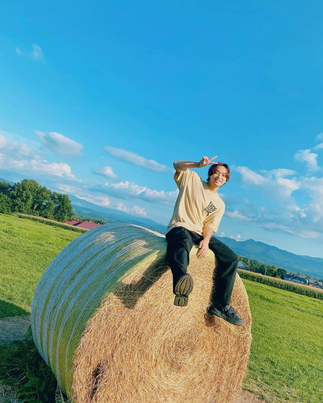 佐藤広大のインスタグラム：「🐮 ほっかいどう。  #HOKKAIDOLOVE #北海道観光大使 #でっかいどう」