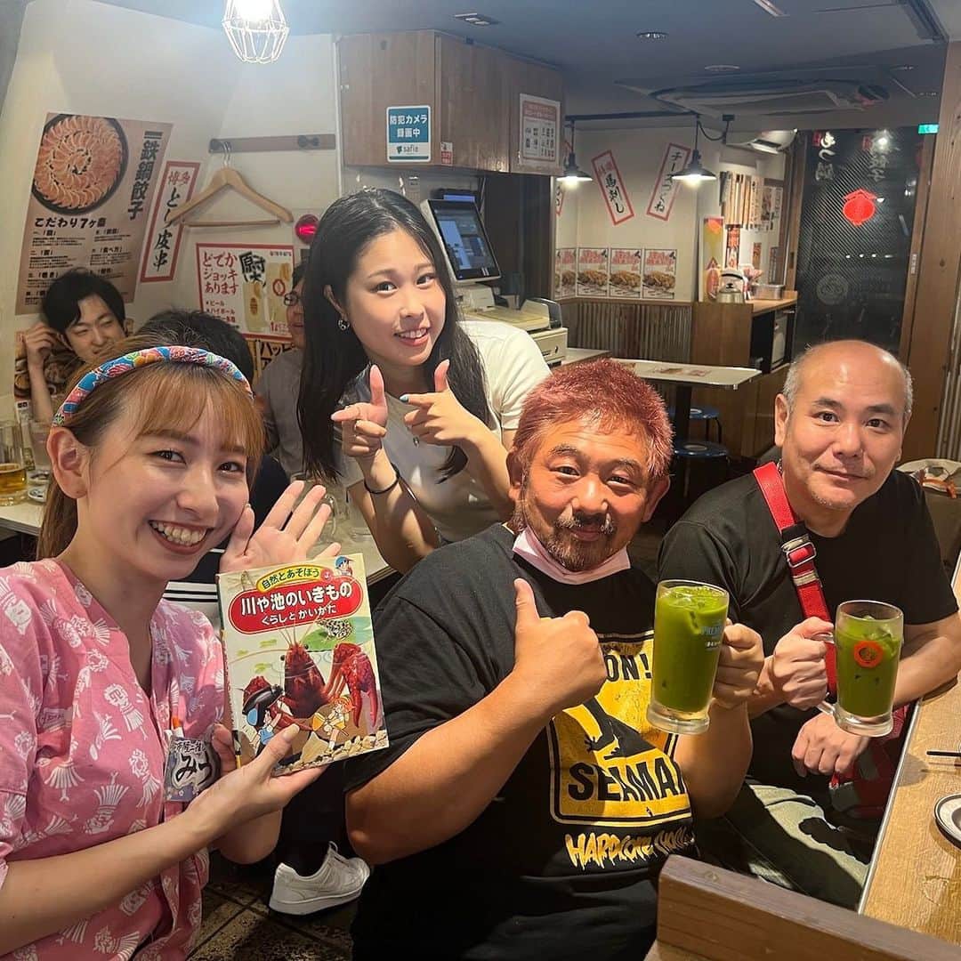 【屋台屋 博多劇場】鉄鍋餃子 もつ鍋 串焼き おでんさんのインスタグラム写真 - (【屋台屋 博多劇場】鉄鍋餃子 もつ鍋 串焼き おでんInstagram)「いつも屋台屋 博多劇場をご利用いただき 誠にありがとうございます！🥟  毎月人気企画持ち出せ〇〇 9月のmybookも大盛況でした✨  グッズをお持ちいただいたお客様の様子をチラ見せ👀💖 一緒に盛り上げてくださりありがとうございました🥳  毎月お題の物をお持ちいただくと 通常サイズのドリンクが一杯無料🍺 ミニゲームに成功でドデカジョッキ一杯無料🍻  来月は特別企画を考案中です🥰🌈 お楽しみに♡  【屋台屋 博多劇場】 @yataiya_hakata  #博多劇場 #屋台屋博多劇場 #餃子 #鉄鍋餃子 #博多餃子 #博多 #100個餃子 #大衆居酒屋 #ネオ大衆酒場 #赤提灯系 #居酒屋 #13日は餃子の日 #もつ鍋 #バースデー餃子 #餃子好きな人と繋がりたい #飲み好きな人と繋がりたい #劇場 #博多居酒屋 #大食いチャレンジ #丸の内グルメ #北千住グルメ #上野グルメ」9月11日 13時49分 - yataiya_hakata