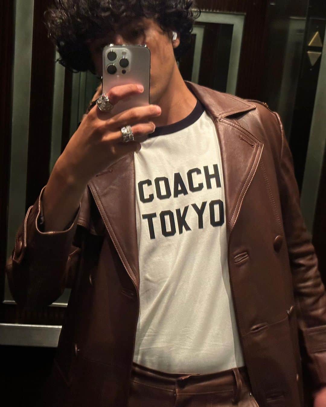 けみおのインスタグラム：「COACH SPRING 2024 COLLECTION のショーに行ってきたよ🤍🧸🫶🏼👀୨୧｡*ﾟ COACHのショーはいつも愛に溢れていて会場入る前からワクワクしちゃう！ @stuartvevers が就任して10周年目の記念すべきショーでとっても素敵でした🫧💙大好きな直美さんやいつも音楽やyoutubeの番組たくさんみてたヨンジちゃんにも初めましてできて楽しい夜でした☆〜（ゝ。∂）   #CoachNY #CoachSpring24#PR」