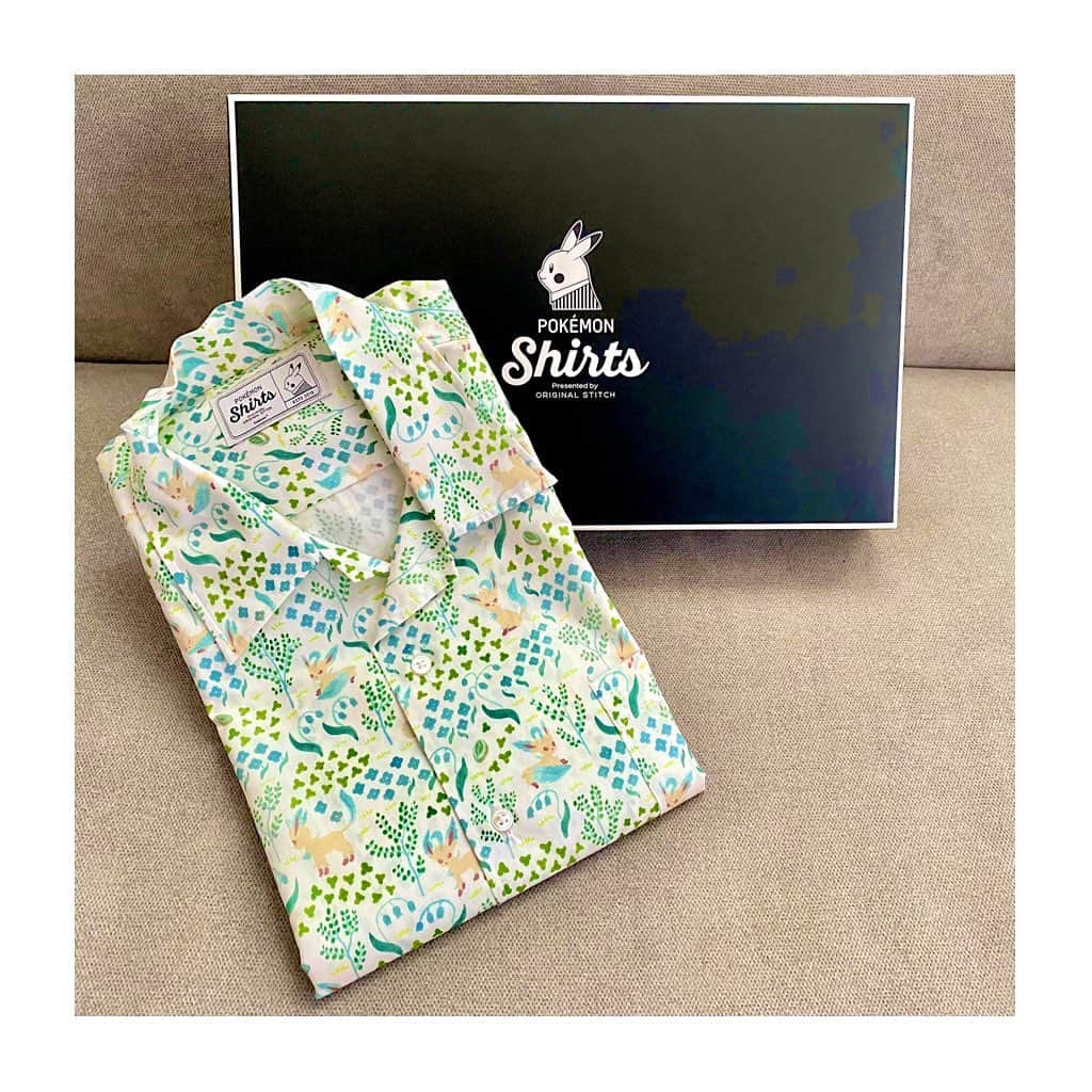 のインスタグラム：「Pokémon Shirts👔🍃  推しのリーフィアで半袖&長袖を作りました❗️ 全季節を推しと一緒に過ごせます😻👊 素敵なサービスをありがとうございました！  #ポケモン #ポケモンシャツ #リーフィア  #pokemon #pokemonshirts #leafeon #originalstitch」