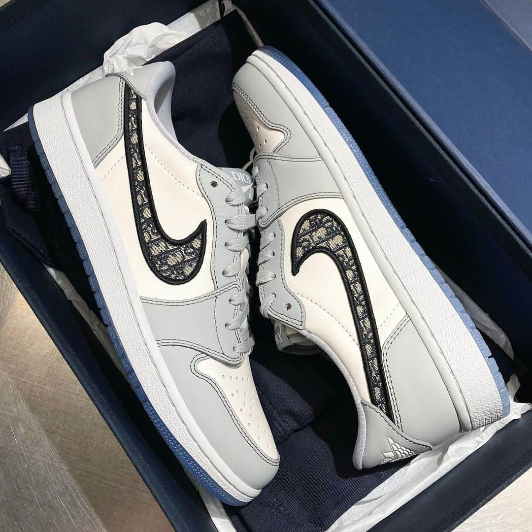 RINKAN渋谷店のインスタグラム：「. 《 DIOR 》  MODEL : NIKE AJ1×DIOR ⁡ －－－－－－－－－－ー－－－－－－－－－－－－－－  商品の詳細につきましてはDM、又はお電話にてお問い合わせ下さい。 ⁡ DMやお電話からの郵送販売も可能です。 ⁡ ショッピングローンなど各種お支払い方法もご用意しておりますのでご相談下さい。 ⁡ International shipping is available. Please contact us though DM. ⁡ ⁡ 〈RINKAN SHIBUYA〉 TEL：03-5458-3050 LINE ID：@283swjhf」