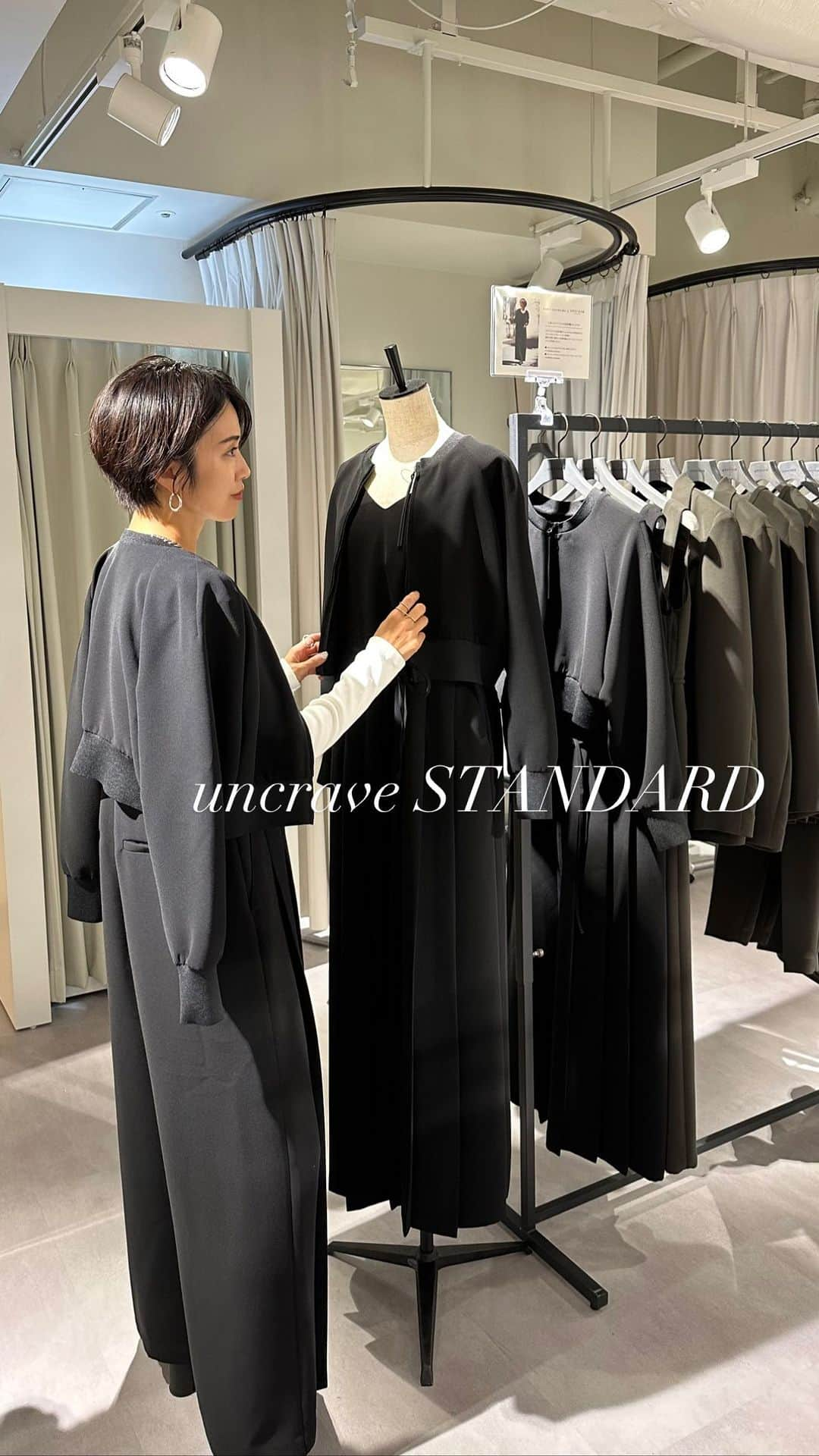 小山田早織のインスタグラム：「uncrave STANDARDコラボアイテムをルミネ新宿1 POPUP STORE よりご紹介させて頂きました💫  今週13日水曜日12:00〜15:00 わたしもお店に遊びにゆきます☻  一緒にお買い物たのしみましょー♪  @uncrave_official  #uncrave_standard  #uncrave #アンクレイブスタンダード  #アンクレイブ #オールインワンコーデ  #オールインワン #2wayカーディガン  #黒コーデ」