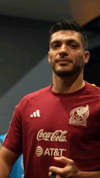ラウール・ヒメネスのインスタグラム：「@raulalonsojimenez9, una carrera caracterizada por trabajo, resiliencia y constancia.💪💚   💯 partidos con nuestros colores… ¡Y los que faltan! ⚽️  #VamosTodos」