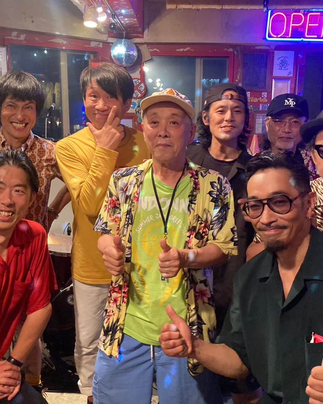 Kensho Onukiさんのインスタグラム写真 - (Kensho OnukiInstagram)「みなさーん！秋晴れの江ノ島ビーチでロックンロール踊れ騒げパヤパヤなLONDON NITE無事打ち上がり感謝感激🤩また来年ヨロシクお願いしますデス！#londonnite #43th #大貫憲章dj #ロックで踊る」9月11日 14時06分 - kensho_onuki