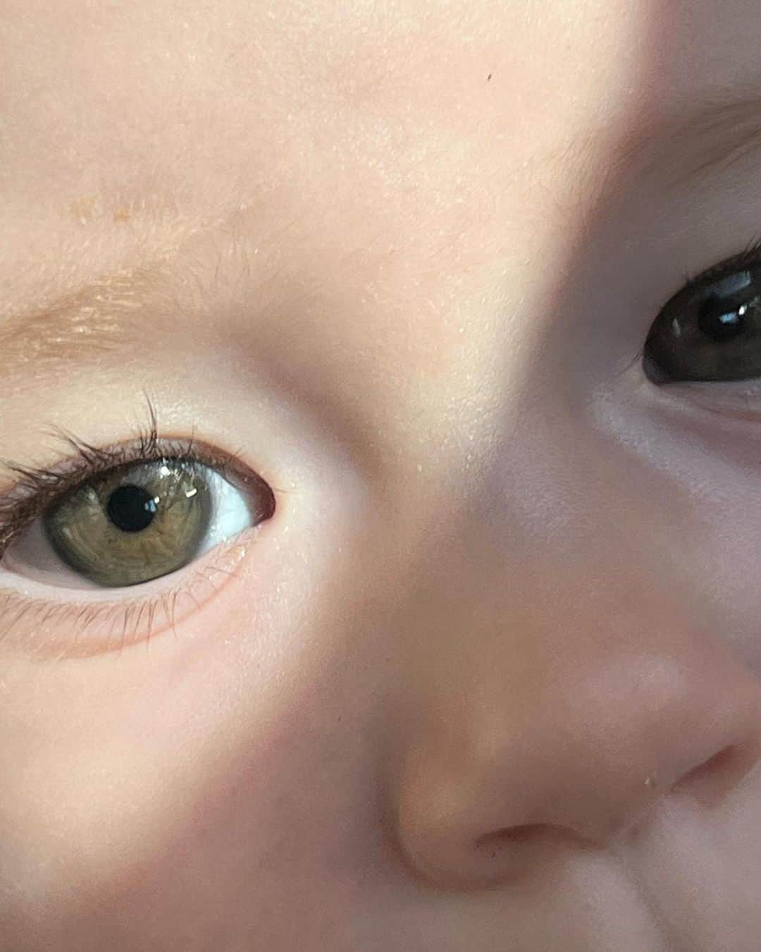 のインスタグラム：「On the 8th she turned 1. I’m so grateful for her. For my family. Happy birthday my little Bailey. Mommy and daddy and Charlie love you more than words.」
