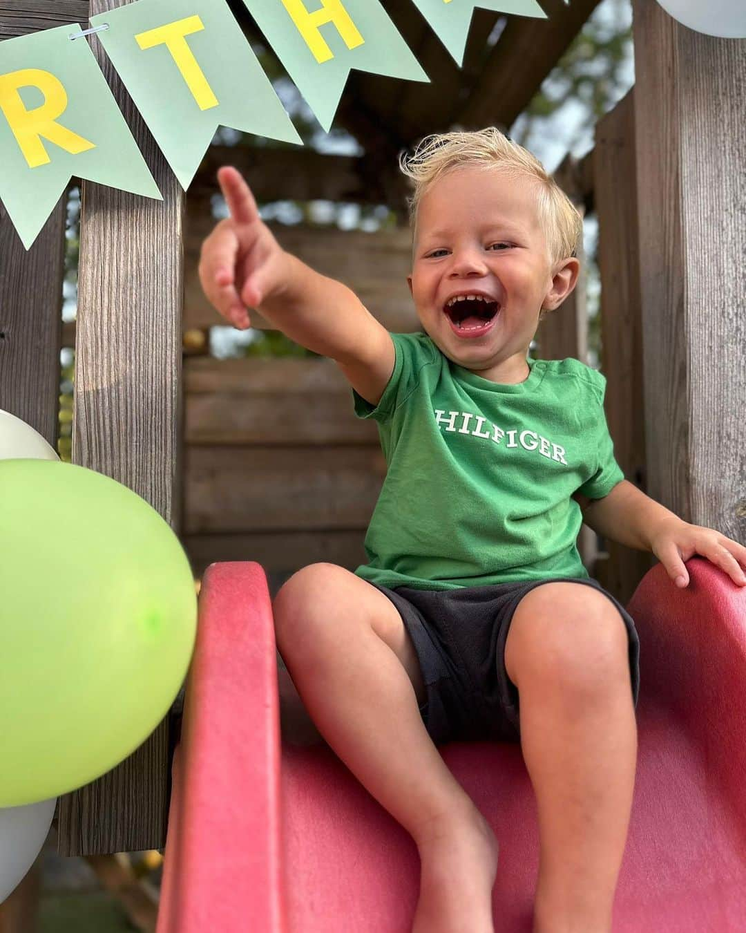 エルウィン・ムルダーさんのインスタグラム写真 - (エルウィン・ムルダーInstagram)「Happy 2nd birthday little friend❤️💛💙」9月11日 14時12分 - official_erwinmulder