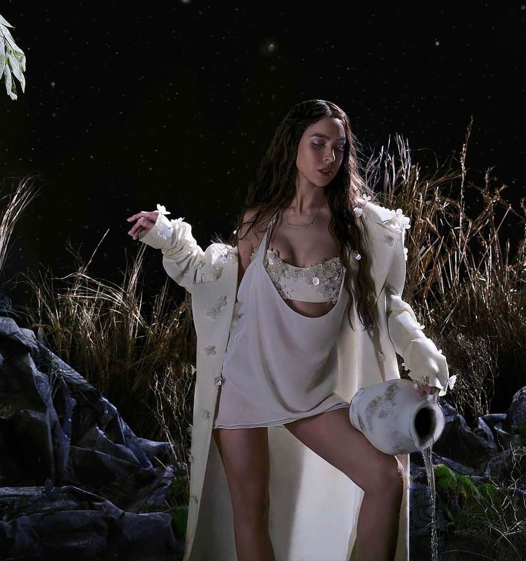 ジュリア バレットのインスタグラム：「🌌 @previewph」