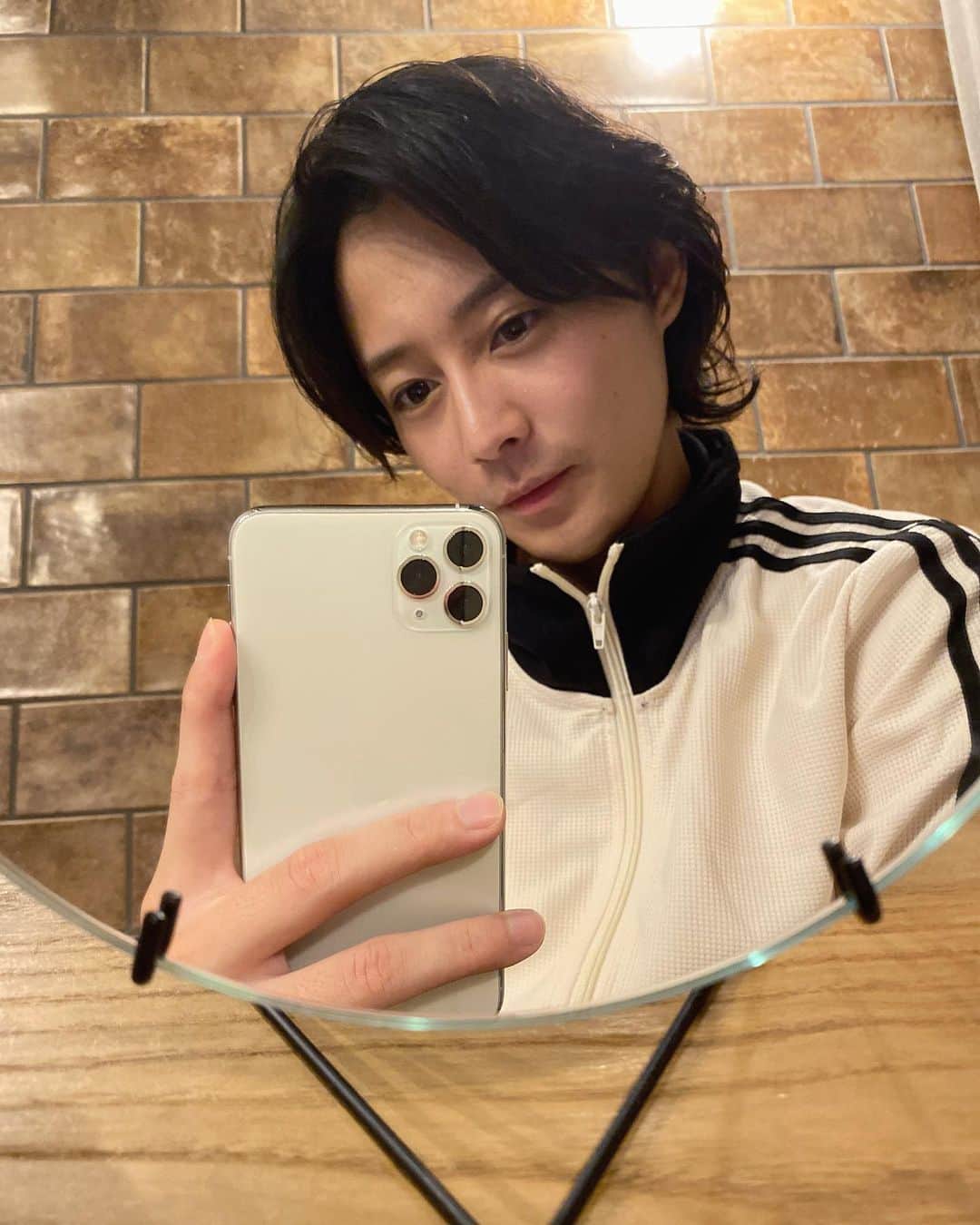 猪野広樹のインスタグラム：「今日で31歳になりました！  ファンの方々や仲間や事務所の皆様に助けられ支えられてこの歳を迎えることができました。  感謝の気持ちを忘れずに人のために自分が出来ることを努めて参ります！  19時からゆごたん、あきと、大ちゃんとのいののおふ！！！  皆様是非お祝いしに来てくれたら泣いて喜びます。笑　  改めて31歳の一年もよろしくお願いします！  #いののおふ  #birthday  #ありがとう」