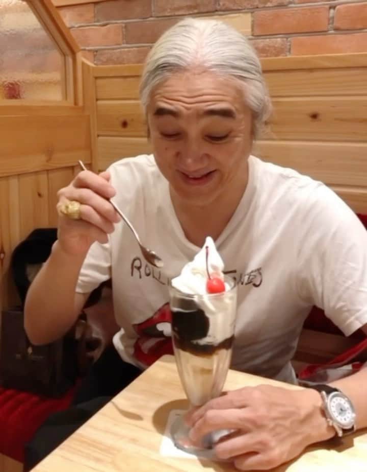 イマイアキノブのインスタグラム：「Ꮚ今日もいただく 珈琲車厘」