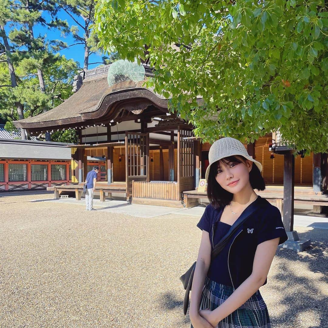 渡辺菜月のインスタグラム：「天気が良すぎな日でした☀️  ・ 境内には4つの本宮があって 全て国宝なんです✨  こちらは「第一本宮」 ・  #住吉大社 #すみよっさん  #神社仏閣 #神社仏閣巡り #御朱印  #大阪観光 #パワースポット」