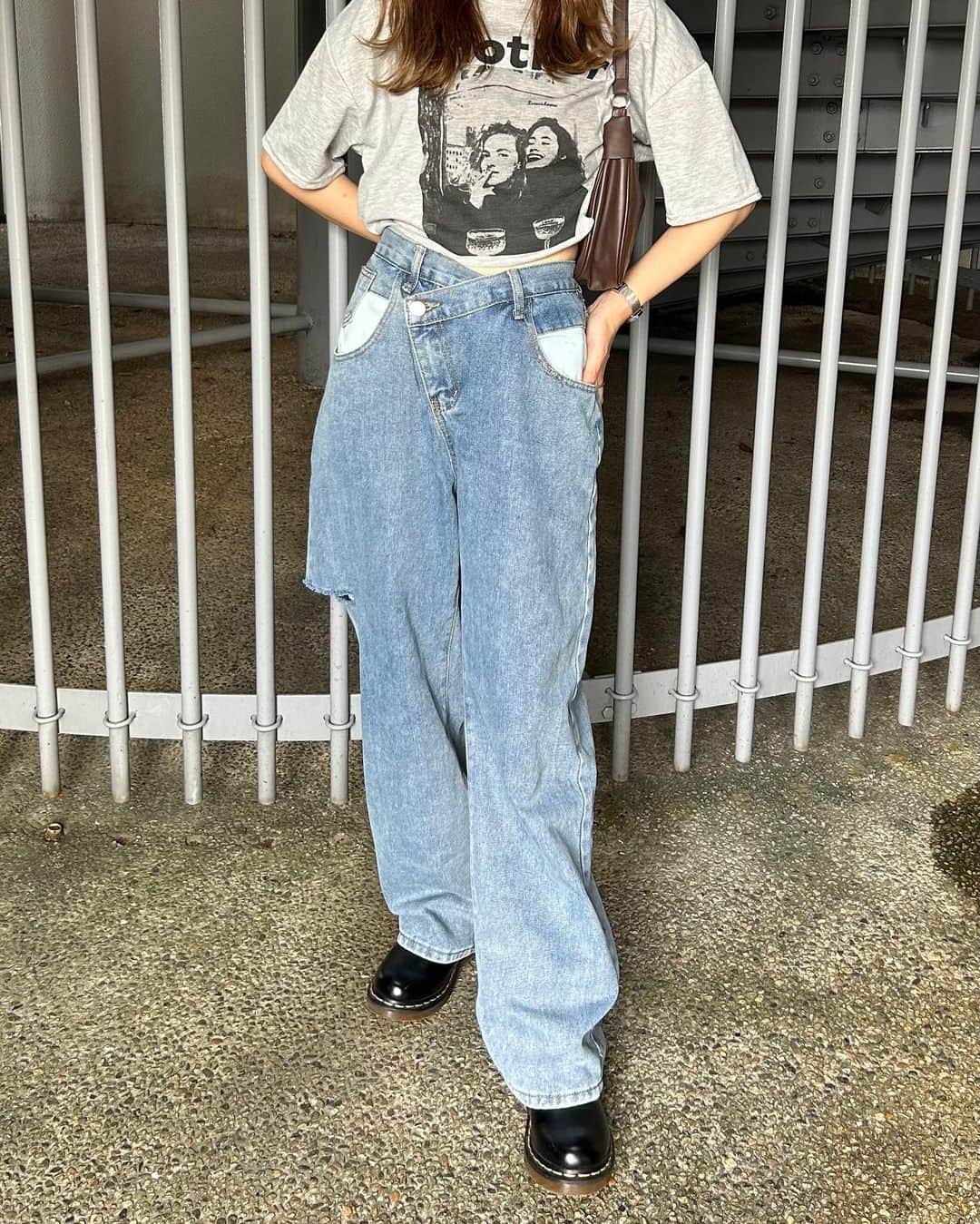 米田紗英さんのインスタグラム写真 - (米田紗英Instagram)「【保存してコーデの参考に☑️】 新作ボトムス特集♡  お気に入りのアイテムを 是非ゲットしてみてください💞  −−−−−−−−−−−−−−−−−−−− DleepyTownでは ストーリーで紹介させて頂くお写真を募集しております⁡ あなたのコーデやアイテムの写真に #DleepyTown を付けるか このアカウントをタグ付け投稿お待ちしております🌛 −−−−−−−−−−−−−−−−−−−−  #ストリートファッション #海外ガール #海外ファッション #デイリーファッション#dleepytown#ドリーピータウン#crammy#秋コーデ #モードコーデ#クロップドトップス#y2k#y2kファッション」9月12日 12時30分 - dleepytown_official