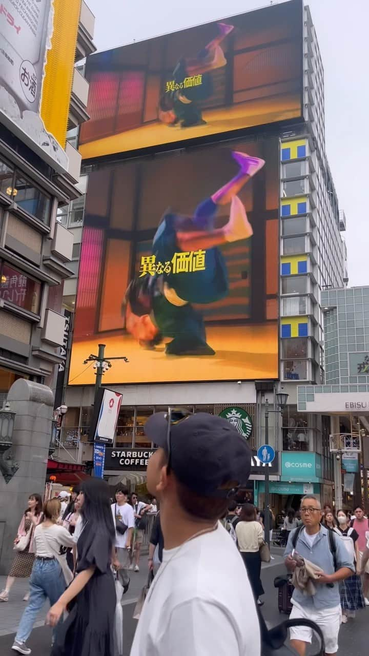 半井重幸のインスタグラム：「📍Osaka, Japan / Dotonbori  #道頓堀  『ありえない、を超えよう。』  #大阪経済大学 #国際共創学部」