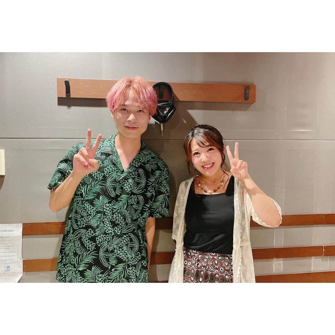 のインスタグラム：「・ 9月6日（水曜日）は 「カフェ・喫茶店」にレコレール☺️✨ コーヒーに似合う音楽と共に 千葉県の大人気カフェ「カフェえどもんず」マスターの青山さんと店長の美光さんにお越し頂き お家でできるコーヒー上達術や コーヒーの豆知識、お店のお話などをたくさんお伺いしました😌 リスナーの皆さんから送られてきた 全国のカフェ情報も楽しかった😍  7日（木曜）は「CMソングの日」ということで みんなの知ってるCMタイアップ曲をたくさんかけながら 懐かしいCMやご当地CMバナシで盛り上がりました！ また音楽ライター濱田高志さんにCMソングの歴史やトレンドのお話も🎵 CMソングリクエスト大会がめちゃくちゃ盛り上がり、 いつもよりリクエスト大増量でおとどけしました😂 またやりましょう😂  さらにさらに！ この日は久しぶりに 元WEAVERの杉本雄治さんにお会いできました✨ 新たにONCEというソロプロジェクトを始動した杉本さん。 今の気持ちや今後のことをお話ししてもらえました😌✨  かなり盛りだくさんだった先週😍 聞き逃した方はradikoのタイムフリーで！」