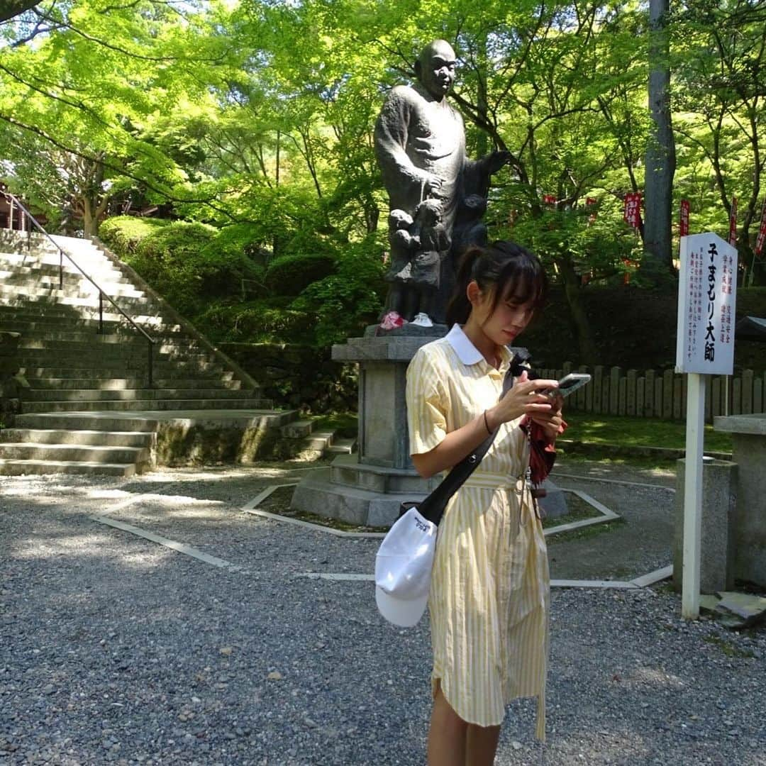 薮下柊さんのインスタグラム写真 - (薮下柊Instagram)「京都にある、今熊野観音寺と泉涌寺に行ってきました😊  西国三十三所第15番札所の今熊野観音寺🌱　 川に架かる今熊野鳥居橋が美しくて、自然豊かなお寺でした✨  そして、皇室ゆかりの御寺、泉涌寺にも伺いました☺️  仏殿に向かって、降り参道をおりる経験はお寺では珍しかった✨ 綺麗でした！  そのあとは、久しぶりに京都水族館に行って、癒しちゃん達に癒された〜😆 動物ってなんて素敵なん🥹  可愛すぎ〜！ アザラシの危機感のない寝方が可愛すぎる😂🦭  #今熊野観音寺  #泉涌寺  #京都  #京都水族館」9月11日 15時29分 - __yabushita_shu__