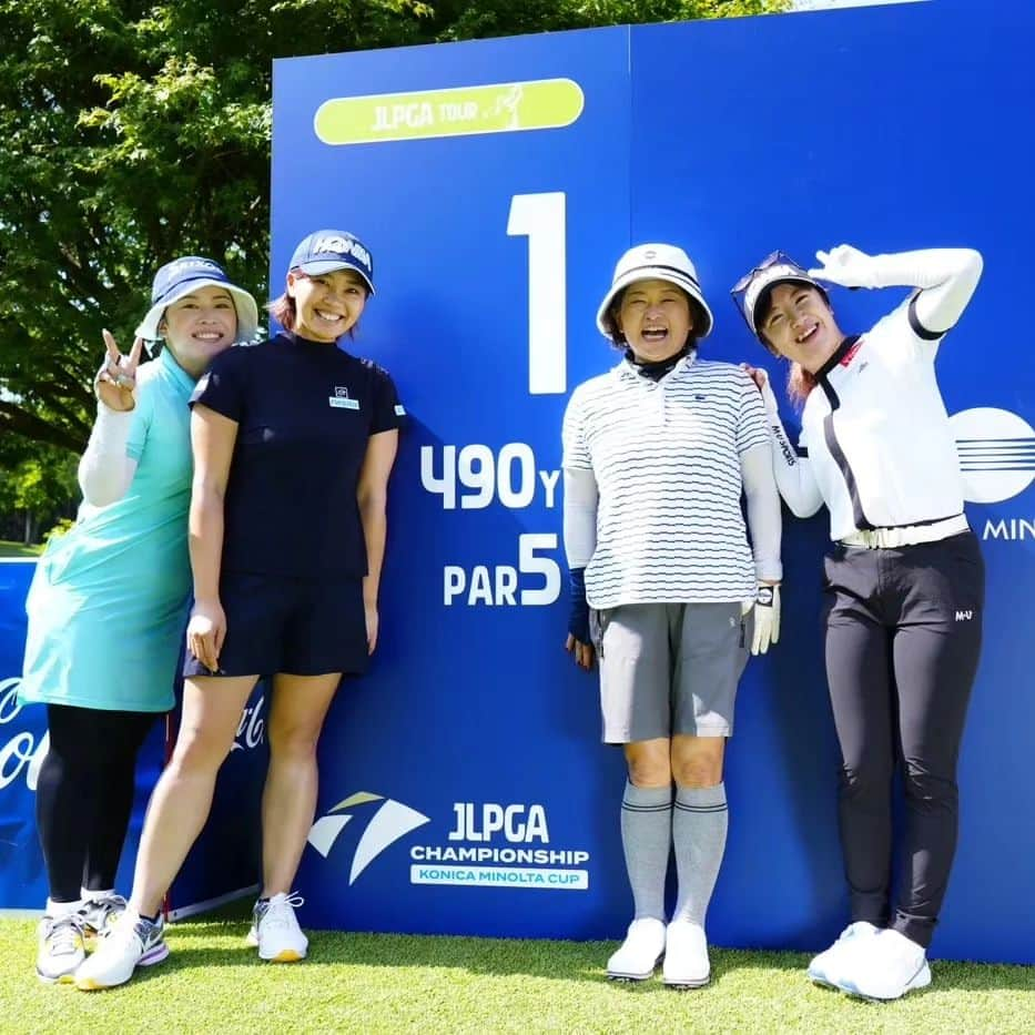 葭葉ルミさんのインスタグラム写真 - (葭葉ルミInstagram)「🍵 日本女子プロゴルフ選手権コニカミノルタ杯inパサージュ琴海アイランドゴルフクラブ プロ人生で一番思い出に残る大会になりました！ここでの試合はわたしにとって特別でした。 現地で応援してくれた方々にたっくさん声をかけていただき名前を呼んでいただき、すごく嬉しかったです！声援が力になりました！ パサージュとらくごるが長崎の皆さんと私を繋いでくれました。番組を通して、パサージュ琴海に足を運んでいただき応援してくれた長崎のゴルフファンの皆さま本当にありがとうございました❣️ 目標の優勝はできませんでしたが、それ以上に得たものは大きかったです！ このような機会をくださった大会関係者の皆さまありがとうございました。 練習ラウンドは初めて原田プロとラウンドしました！とても勉強になりました🥰 菜乃子とさやかもありがとう～！」9月11日 15時36分 - yoshiba0312rumi