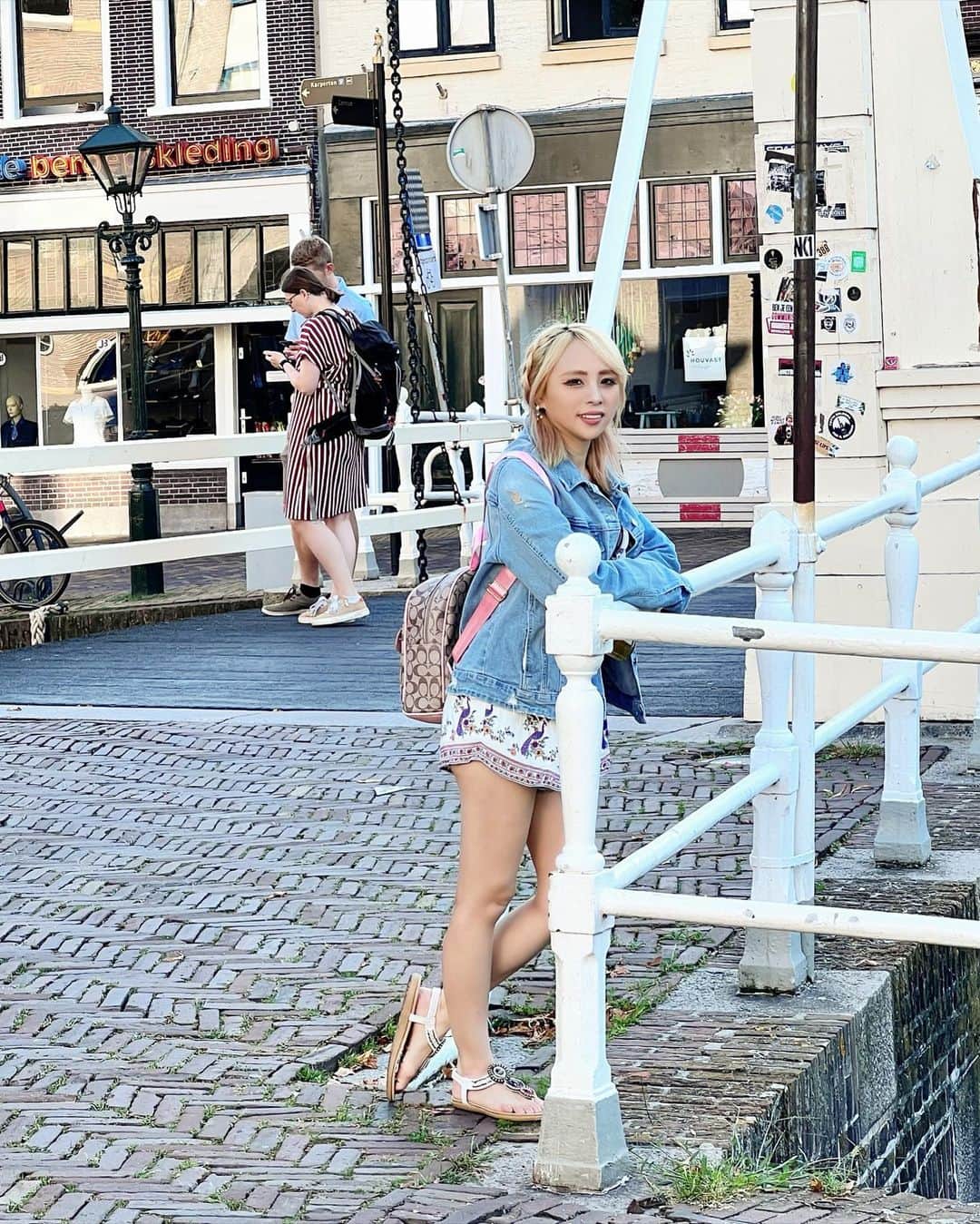 MIRIさんのインスタグラム写真 - (MIRIInstagram)「こんな観光客いるよねシリーズ  #netherlands  #旅行  #オランダ」9月11日 15時49分 - misaka_milloy
