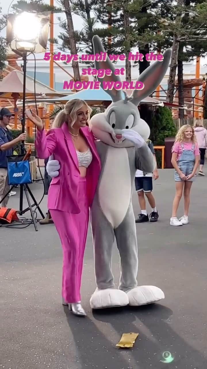 シェパードのインスタグラム：「5 days folks!!!!! @movieworldaus」
