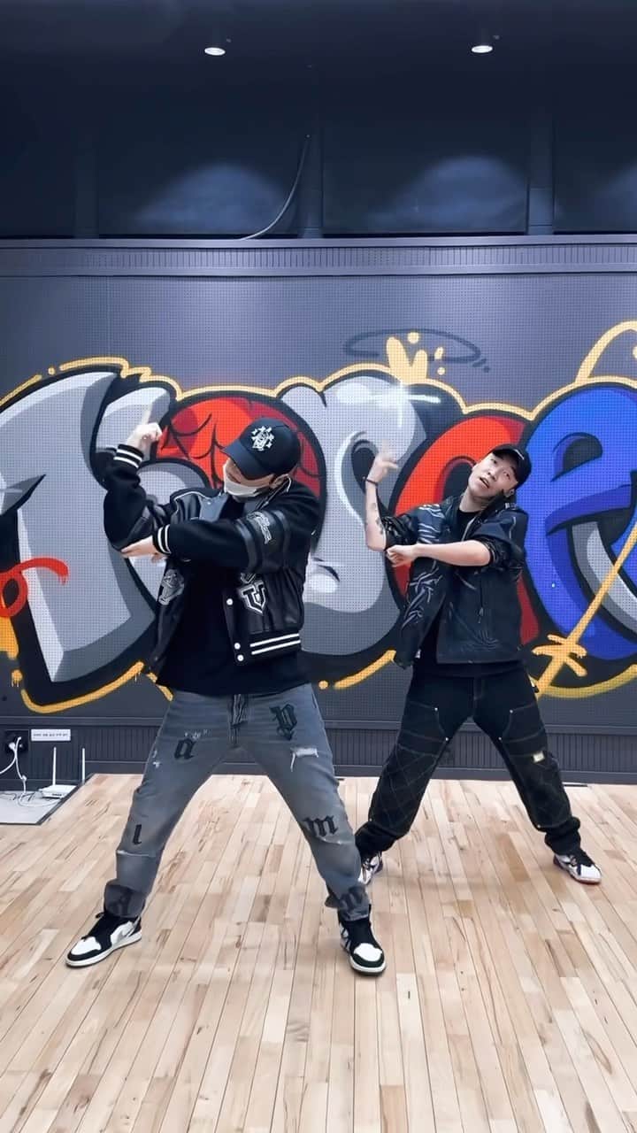 カン・ダニエルのインスタグラム：「불조심🔥 #smoke #스우파 #화욜밤10시 #봅시다」