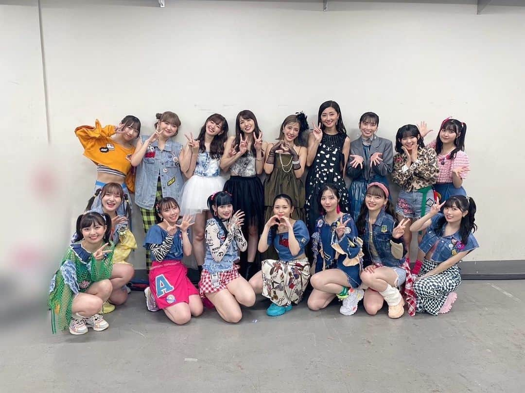 平井美葉さんのインスタグラム写真 - (平井美葉Instagram)「.  Hello! Project 25th ANNIVERSARY CONCERT  「Theme Of Hello!」「ALL FOR ONE & ONE FOR ALL!」  2日間ありがとうございました！ 私の人生、ハロー！プロジェクトに出会えて本当に本当に良かったなと改めて感じた3公演でした。  バックステージからパフォーマンスを観ていましたが、何度も色んな感情で心がぎゅうっとなって…泣きました🥲🫶  この公演に現役メンバーとして出演したこと、ドヤ顔で一生語り継いでいきます！  ハロプロ最高！  #beyooooonds #helloproject #ハロプロ #25周年 #アイドル」9月11日 15時58分 - miyo_hirai.official