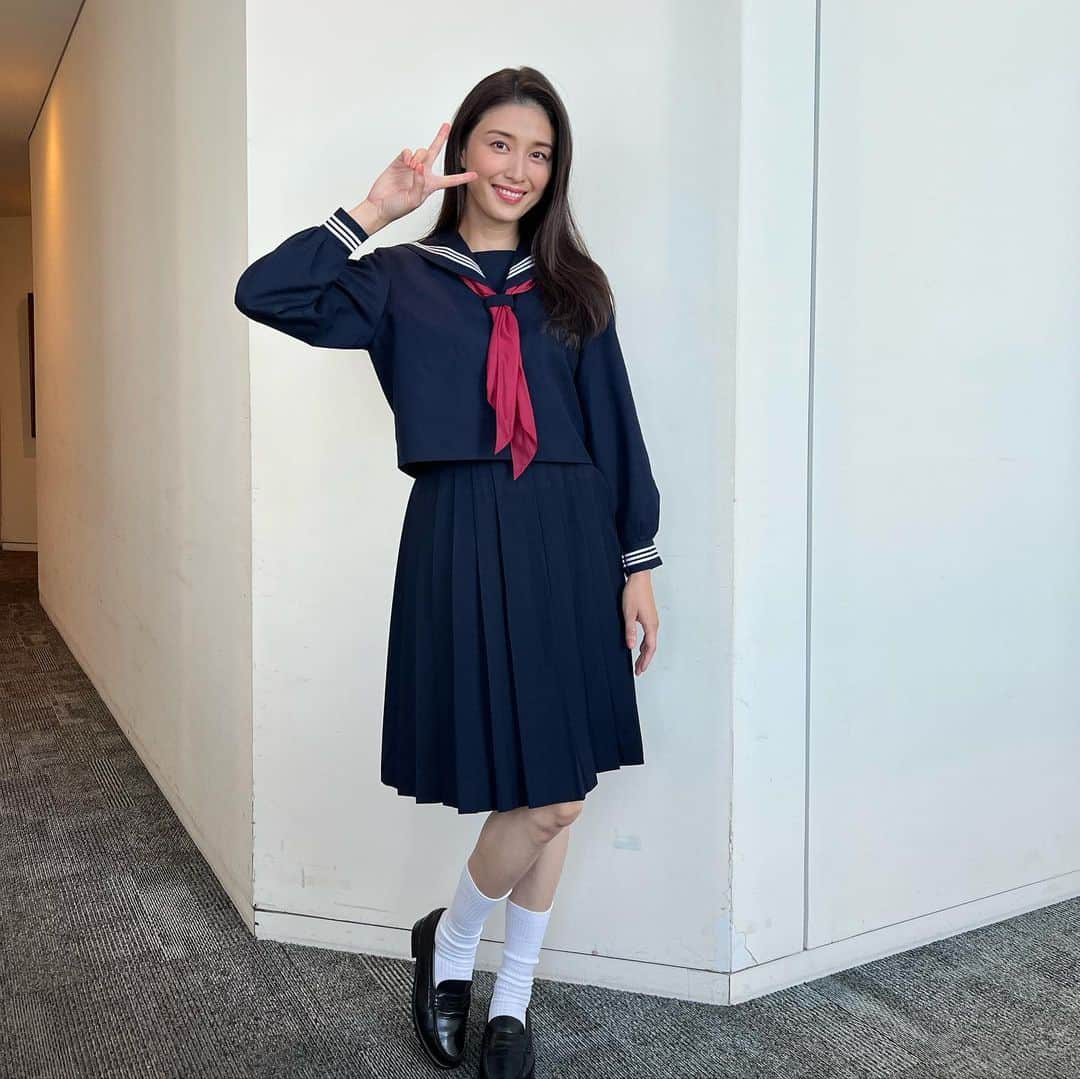 橋本マナミさんのインスタグラム写真 - (橋本マナミInstagram)「アラフォーですが、この姿🤣 ブレザーとセーラー服選べましたが、年甲斐もなくセーラー服が着たかったんです😍😍 明日の　#さんま御殿　は女子校vs男子校です🤣どんなトーク繰り広げられるのか！ご覧ください💕💕 #日本テレビ」9月11日 15時58分 - manami84808