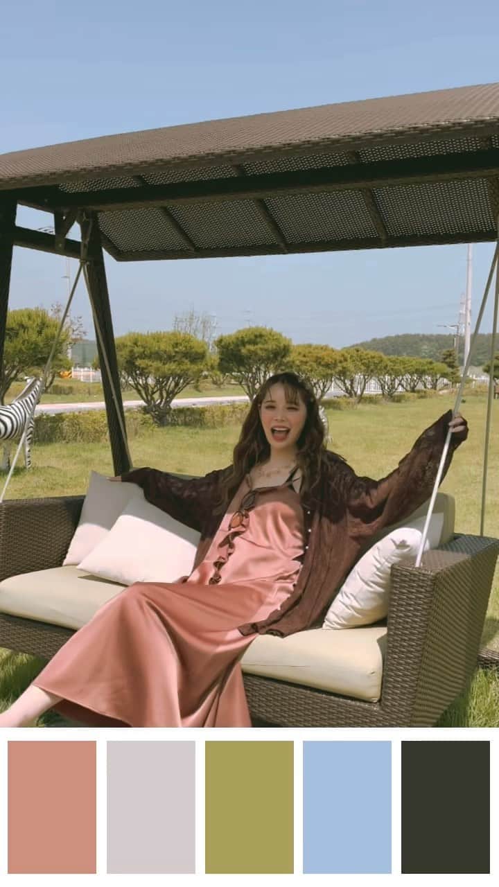 林田沙綾のインスタグラム：「#girlorlady 2話ありがとうございました！🙇‍♀️  ゆかちゃんと🤍🤍🤍🤍  #ガールオアレディ  #abema」