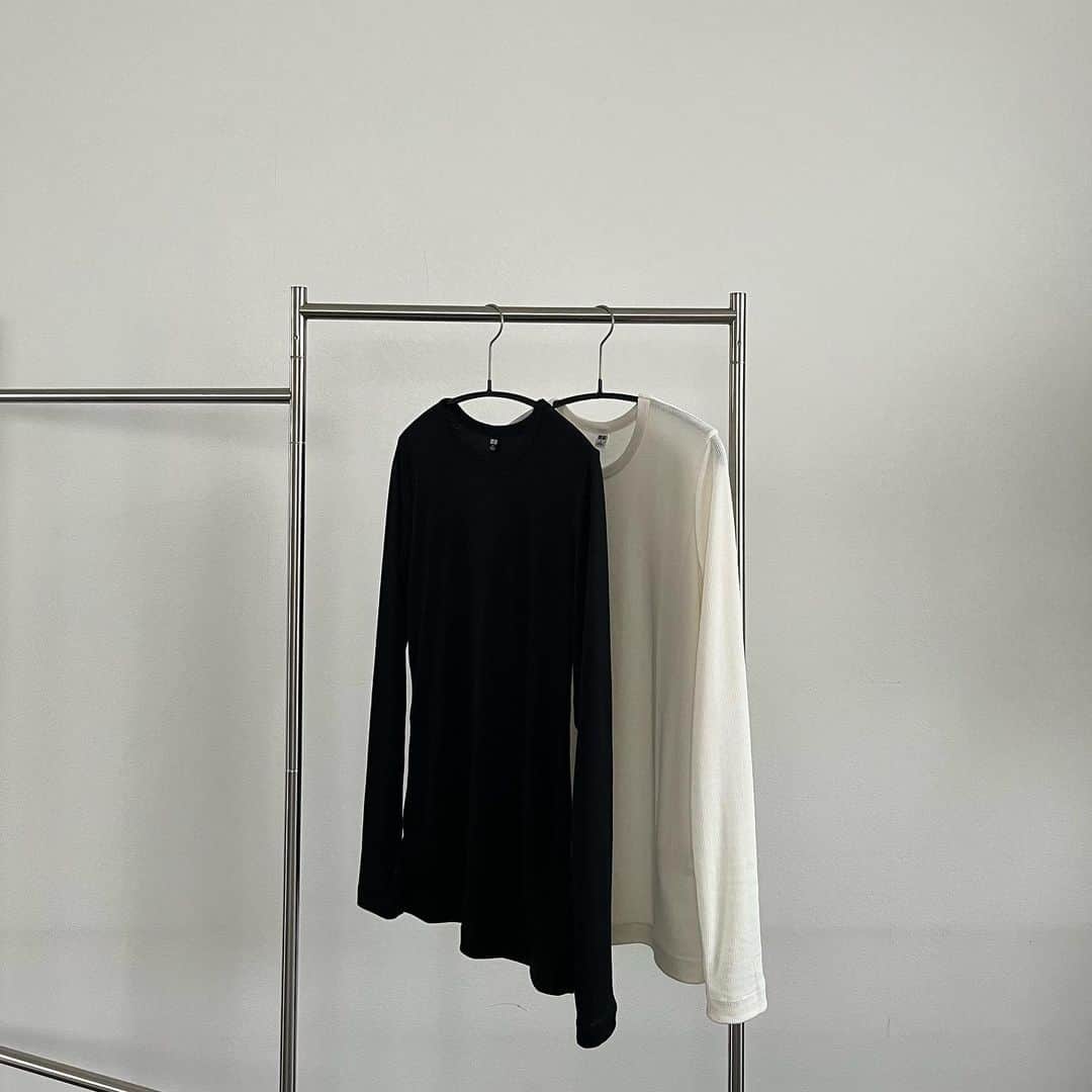 muua777のインスタグラム：「. ⁡ UNIQLO シアージャージークルーネックT（長袖） ⁡ 2色買い ⁡ なんならBLACKはXSも🖤 ⁡ ⁡」