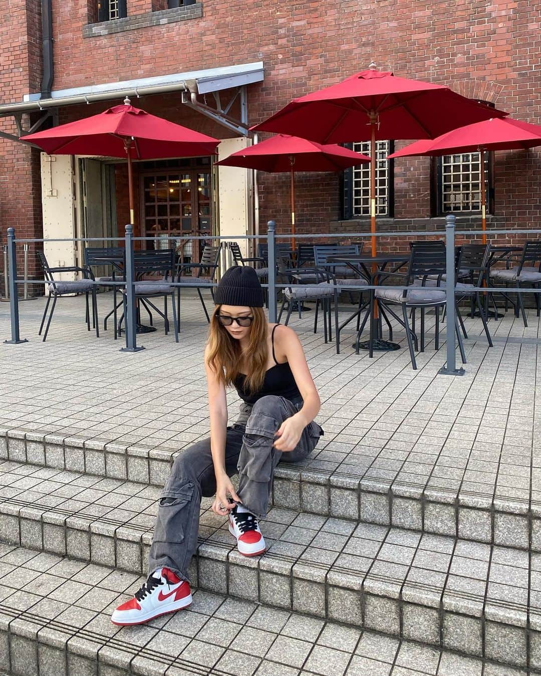 のインスタグラム：「ロフトのコスフェスで実際使ってがちで良いと思ったヘビロテアイテム達はこちら！  ① @herstellerbeauty_japan のボディーローション🧴ウッドの香りがどストライク。寝る前に全身に塗って朝まで香り続いてるのはびっくり🤎ベタつかないのも良し。まず置いておくだけでお洒落なの🕯  ② @hince_official_jp のアイパレットはA/Wらしいカラーが詰め込まれてて完璧🍂しかも発色が凄く良い！見事に捨て色なしでした💯  ③ @liese_official_jp のヘアスタイリングオイルこれ本当に感動した。ベッタリしないでサラッと絶妙な毛量調節が出来るの初めて😭✨️お団子する時のまとめ髪にも使ってる！出会えてよかった神オイルです！  ④ @plus_eau のアホ毛治し毎日使ってる🪄髪の毛綺麗に見せるためにも必需品！常にバッグに入れて持ち歩いてるよ👜  ⑤ @wakemake_official のティントリップツヤ感ありのティントがかわちいでした‪🧡‬‪   #ロフト展示会 #ロフトのコスフェス #ロフトコスメ #pr」