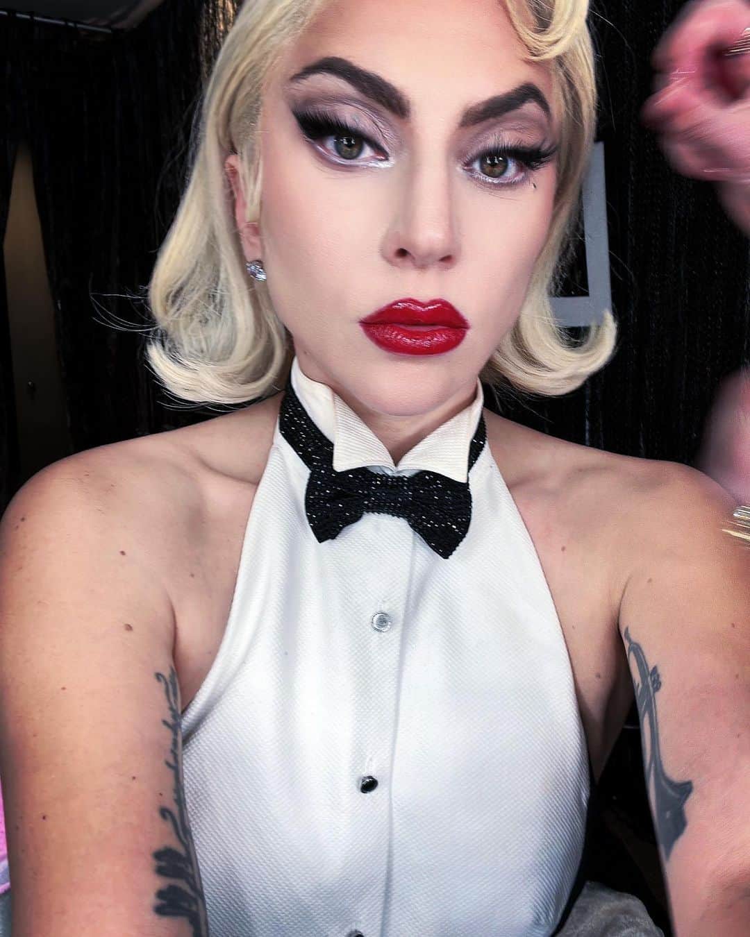 レディー・ガガのインスタグラム：「That’s a wrap 💋 (for two weeks) time to party」