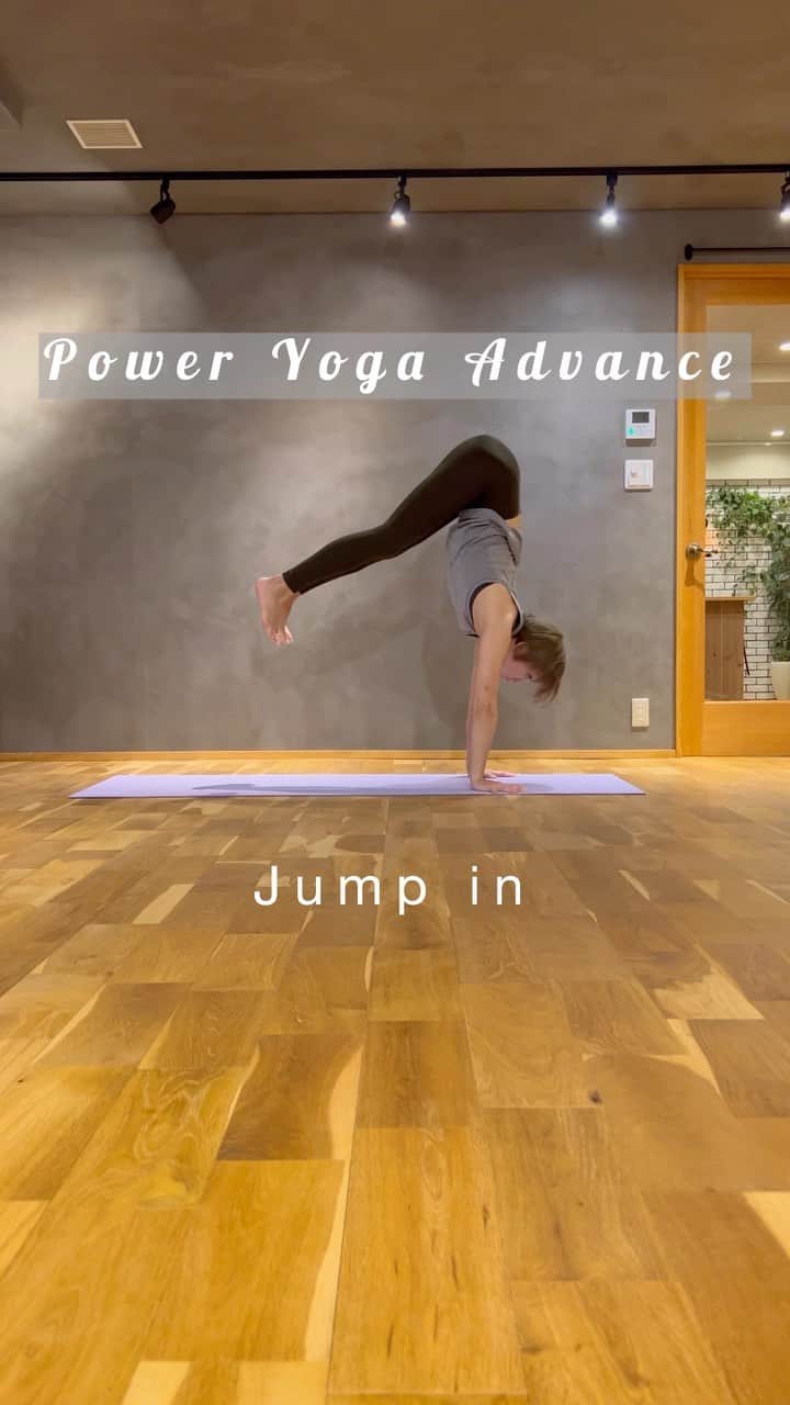 宮城由香のインスタグラム：「.  ⁡ ⁡ Power Yoga Advance @studioGOD 本日(9/11)のおさらい。倍速なし☺︎ ⁡ forward bend sequence🙌🏻   ⁡ ⁡ 今回は男性陣がイキイキするシークエンス💪🏻 もちろん私もこっち系のシークエンス好きです🤗 ⁡ ちょうど一つ前のクラスでもダウンドッグをやって、ダウンドッグの 押す・引き込む・繋ぐ ができているとジャンプインに繋がるんだよって練習したのと ⁡ いつもアライメントクラスに来てくださっている方がアドバンスクラス初挑戦してくれたので ⁡ 良い流れだったね🎵 ⁡ ⁡ アドバンスクラスに参加してみて、基本との繋がりをすごく感じてもらえて より一層基本を大切にしたいと言ってもらえたことも またチャレンジしたいと言ってもらえたことも ⁡ 嬉しかったです🤗 ⁡ ⁡ -————————————— ⁡ アドバンスクラスでいつもお伝えしていることは ⁡ 無理やり やらないこと 今できないことに執着しないこと ⁡ ピークだけを頑張るのでなく ⁡ アーサナに入る時も出る時も ゆっくり丁寧に 自分をコントロールできるように。 ⁡ 練習していく過程が大切で そこでの気づきを繋いでいってほしい。 ⁡ ⁡ 一緒に時間と場所を共有している人たちと 心身共に高め合ってほしい。 ⁡ アドバンスクラスは チャレンジを楽しむクラスです💪🏻✨ ⁡ ⁡ 出来る・出来ない から離れます☺︎ ⁡ ⁡ ⁡ — 宮城由香 studio GOD 担当クラスについて— シークエンスのアドバンスクラスは @studiogod 恵比寿の月曜日13:15〜のクラスのみとなります🙌🏻 （代々木上原ではアドバンスシークエンスクラスは行いません☺︎）   ⁡ 【 FULL 】表示クラスはキャンセル待ちでのご予約が可能です🙌🏻 当日までに時間のあるクラスはキャンセルがいくつか必ず出ます🫣 ⁡ キャンセルが出た場合、【キャンセル待ち登録の順番関係なく】キャンセル待ちの方全員にメールが送信されます。 そこからご予約の早い方が参加可能となります🙏🏻 ⁡ ⁡ はじめてstudio GODに行くのに予約取れない！という方は、《いつの・どのクラス を予約希望か》私にDMください🙏🏻 初めての方枠でご予約私の方で承ります😉✨ ⁡ ⁡ ⁡ #おさらいシリーズ  #スタジオゴッド  #studioGOD #studioGOD恵比寿 #studioGOD代々木上原 #宮城由香 #yukamiyagi #poweryoga #yogaflow #yogasequence #yogamovement  #yogaasanas #yogaposes #toetap #パワーヨガ #ヨガポーズ #ヨガ #ヨガレッスン #ヨガフロー  ⁡ ⁡ ⁡」