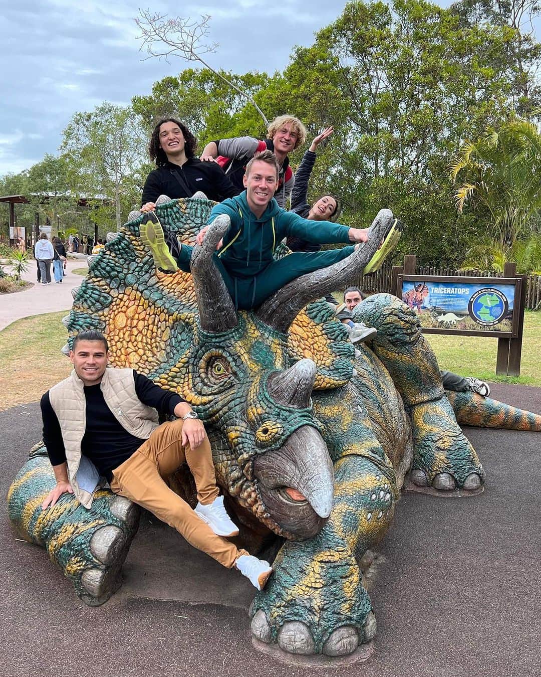 レオ・ルカ・スフォルツァのインスタグラム：「Tbt amazing day in one of my childhood dream places… #crickey」