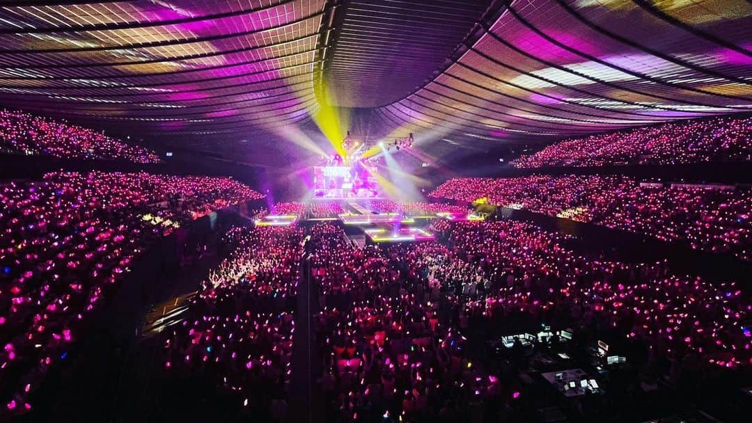 三好絵梨香のインスタグラム：「💫 またこのステージに立てて幸せでした🥹💕 ピンクのペンライトが とっても綺麗だった💕  感謝です🥹💕🫶  #ハロプロ #ハロプロog  #ハロコン #25周年  #美勇伝」