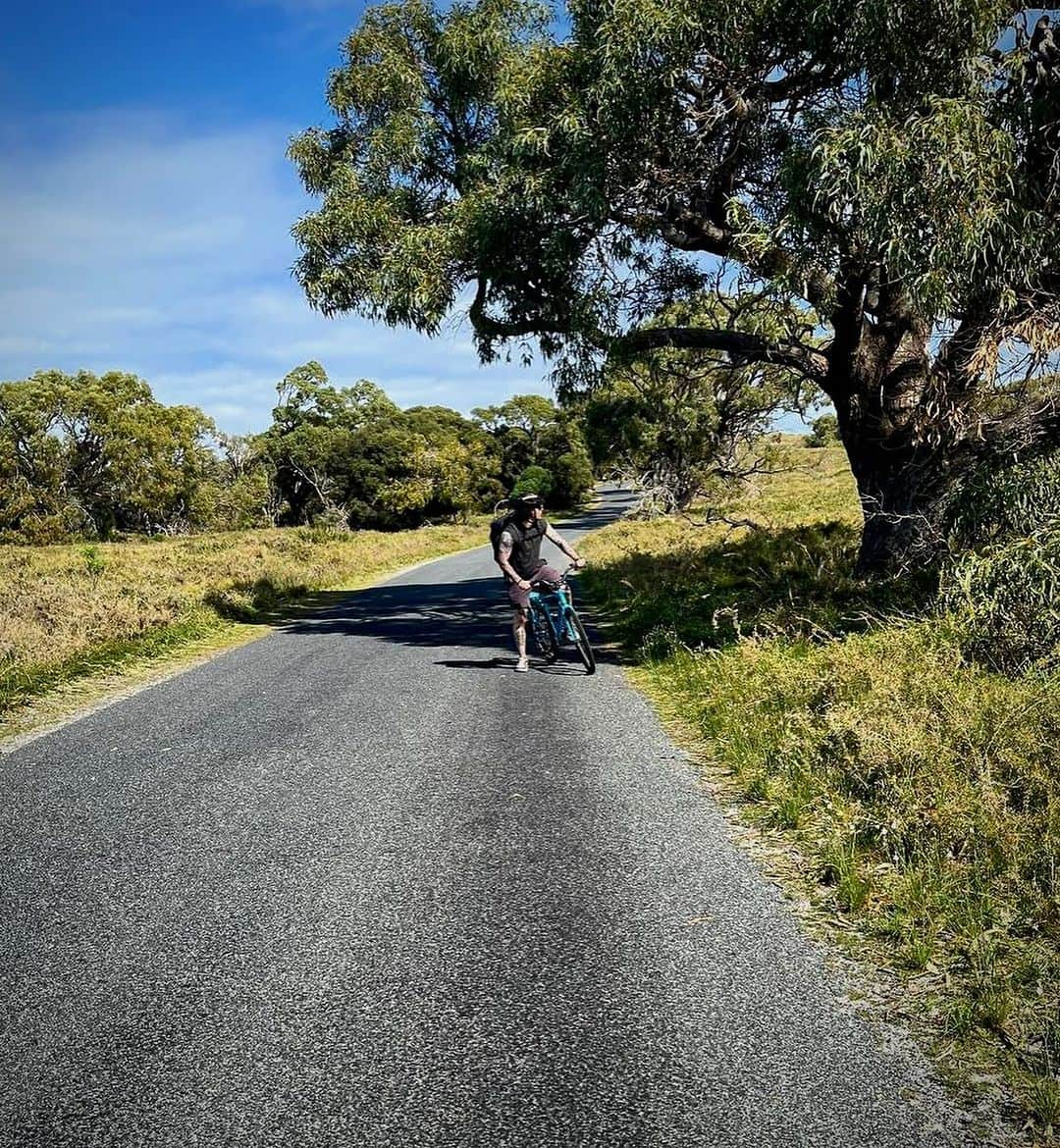 レオ・ルカ・スフォルツァのインスタグラム：「Love this place …. Special day with my love @nikolgosviiani」