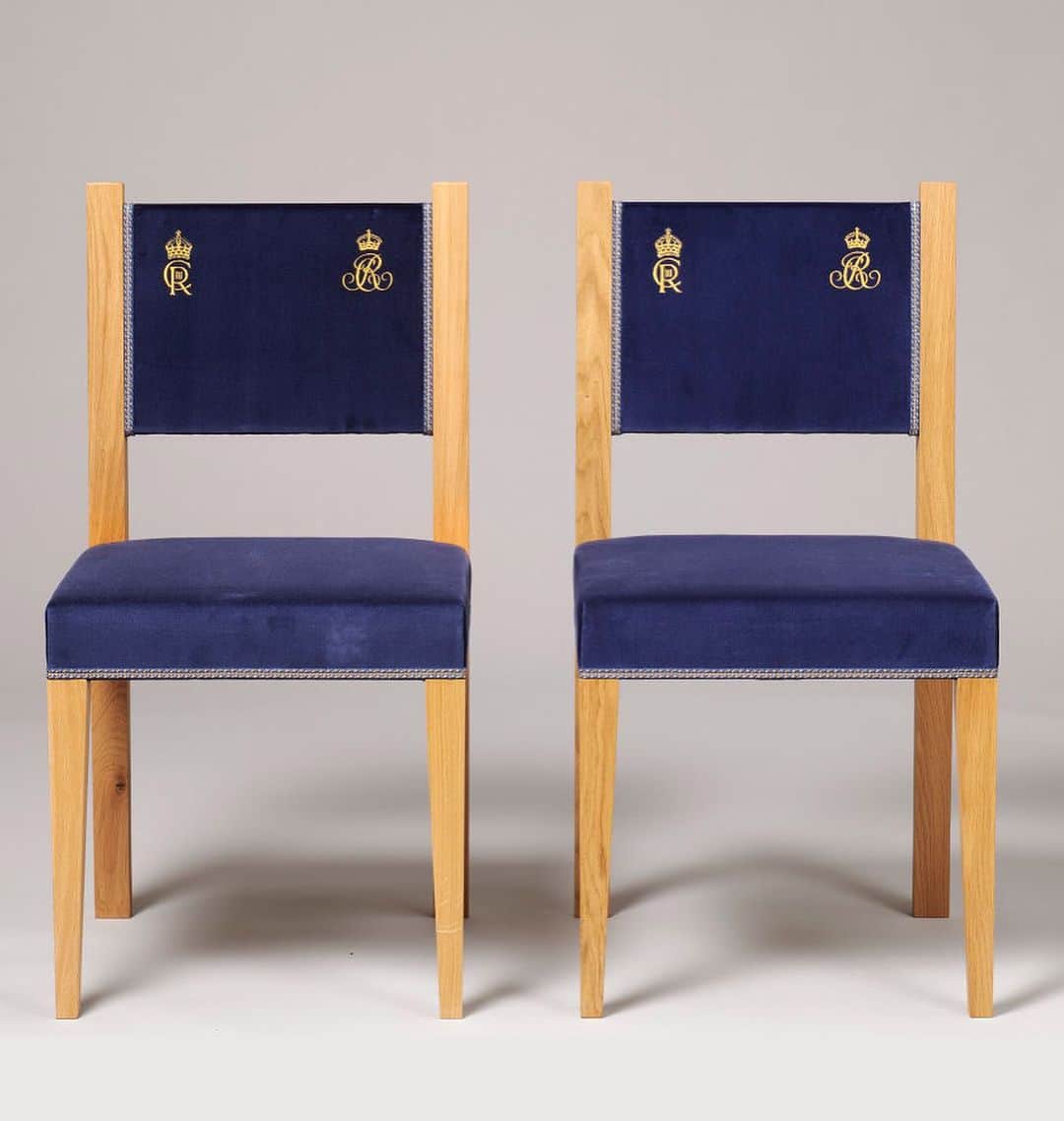 クリスティーズさんのインスタグラム写真 - (クリスティーズInstagram)「Christie's is honoured to announce the auction of six pairs of Coronation Chairs, being offered globally in The Collector.⁣ ⁣ Specially commissioned by Their Majesties King Charles III and Queen Camilla on the occasion of the Coronation, the auction will raise funds for four important charitable causes selected by Their Majesties, Emmaus UK, SafeLives, The Prince's Trust and The Prince's Foundation.⁣ ⁣ Designed and created by the Rugby-based cabinet-maker N.E.J. Stevenson, in collaboration with The Snowdon School of Furniture, one hundred Coronation Chairs were made using sustainably-sourced British oak.⁣ ⁣ Two pairs of chairs will be offered in London, New York and Paris on consecutive days.⁣ ⁣ 🗓 The Collector: 13 October - 3 November 2023.⁣ ⁣ #Coronation #Coronation2023 @emmausuk @safelives_ @princestrust @theprincesfoundation」9月11日 16時53分 - christiesinc