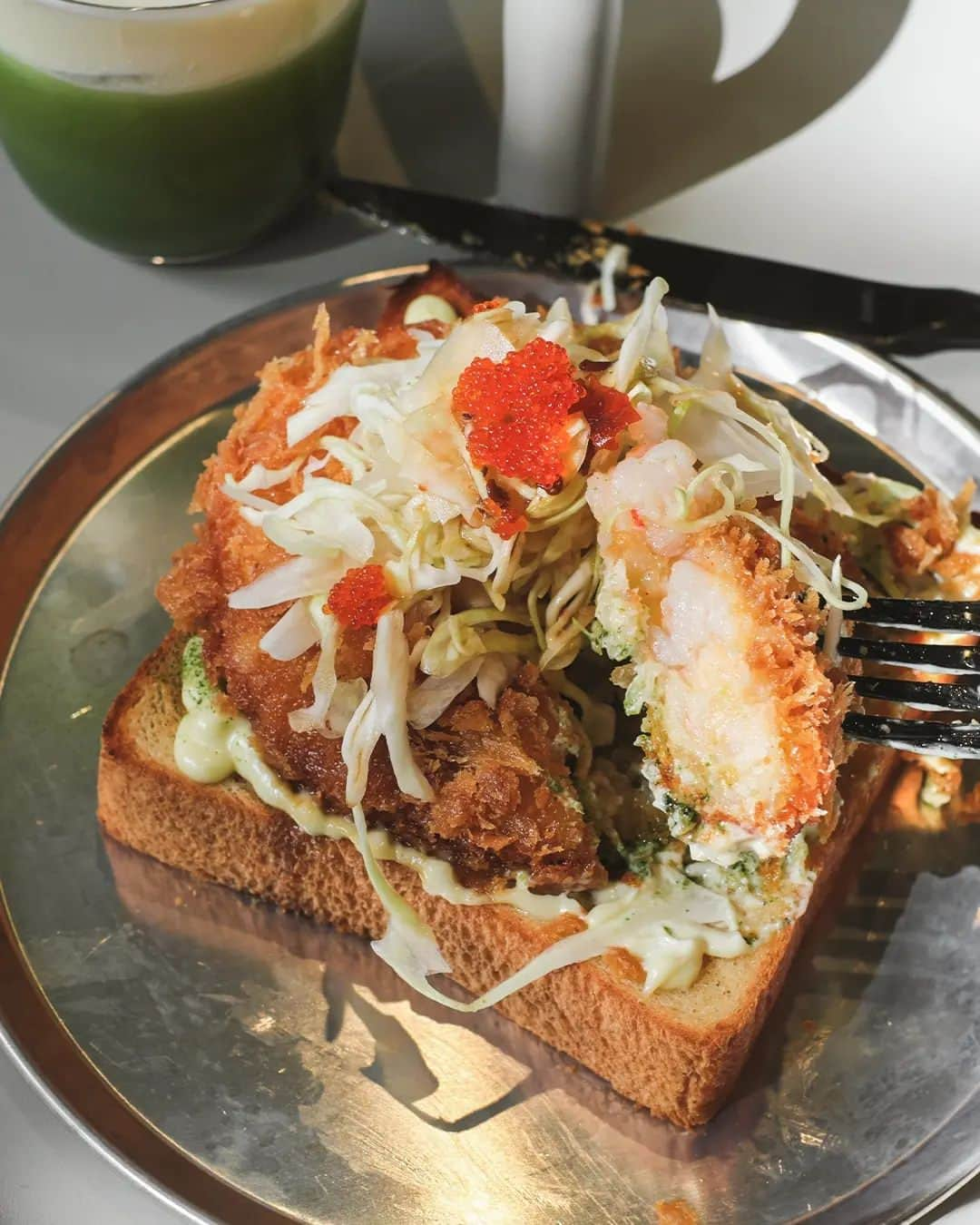 Erinaさんのインスタグラム写真 - (ErinaInstagram)「EBI KATSU OPEN Sando🦐 🥬🥪  EBI katsu was full of prawns, and I loved the texture with every bite! They use Shokupan from @akipan_sydney 🍞  Only available from Friday to Sunday! But please check their update on their story🫡」9月11日 16時54分 - eliseaki