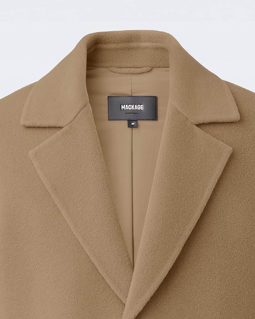 マッカージュさんのインスタグラム写真 - (マッカージュInstagram)「ULTIMATE CLASS    BENJAMIN, a handmade single-breasted two-button chesterfield coat made from responsibly-sourced double-faced wool. The classic oversized fit is adorned with a notched lapel collar and waist welt pockets with flap. A versatile and elegant multi-season staple.   More on MACKAGE.COM   #MACKAGE #MONDEMACKAGE」9月12日 3時47分 - mackage