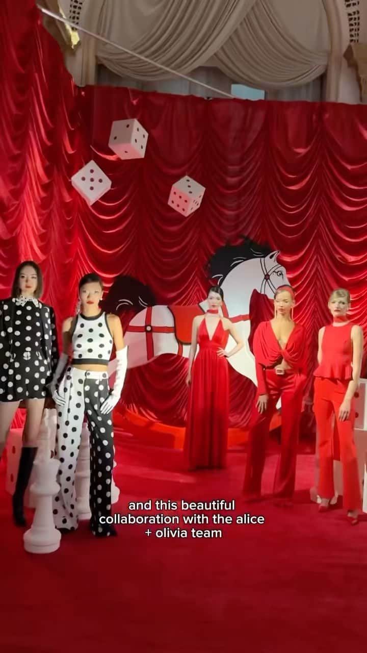 Too Facedのインスタグラム：「💖✨ Day In The Life - Behind the Scenes at #NYFW ✨💖 Follow along with Executive Global Beauty Director @elysereneau for the @aliceandolivia show! 😍🥰✨🏙️   #toofaced #tfcrueltyfree #nyfw2023 #newyorkfashionweek」
