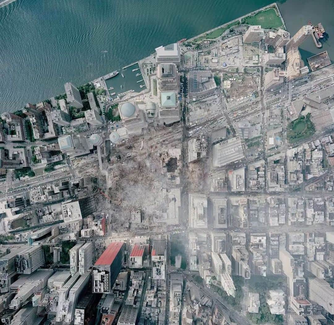 Daily Overviewさんのインスタグラム写真 - (Daily OverviewInstagram)「This Overview was captured above Ground Zero in downtown Manhattan on September 23, 2001. Today, on the 22nd anniversary of the 9/11 attacks, we pay tribute to the victims, survivors, first responders and families affected. We hope this memory serves as a reminder of how essential it is to foster an appreciation and love for our fellow man.  Source imagery: NOAA」9月12日 2時19分 - dailyoverview