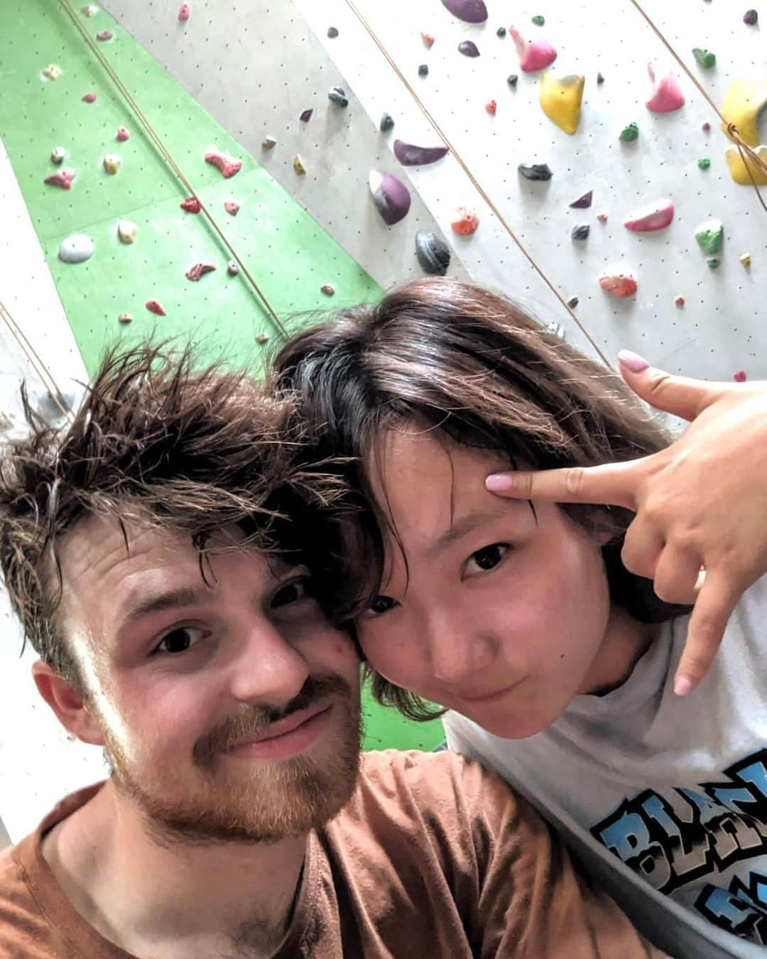 京佳さんのインスタグラム写真 - (京佳Instagram)「I felt become a old lady like 95 years old after the rock-climbing👵 And noticed how much waste my muscles btw when does he trim his moustache??🐻🐻🐻  もうほんとにロッククライミングの後の 筋肉痛がひどくて、熱っぽくなって関節痛がすごかった笑 おばあちゃんになった気分でした。 でもまたやりたい🧗‍♀️」9月12日 2時19分 - kyouka_1202