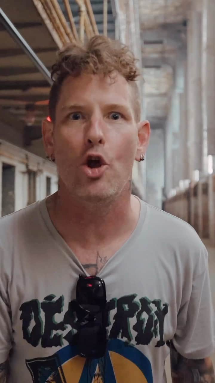 コリィ・テイラーのインスタグラム：「There’s a damn good reason why a collective 🤨🤨🤨 is the reflexive response to negative comments about Slipknot/Stone Sour frontman @coreytaylor. With his many musical projects infiltrating every legitimately good corner of the Rock world, there isn’t exactly room for debate that Corey is a living legend.   Don’t take our word for it though (sheesh): supporting evidence can be found in the inevitably awesome CMF2 album, arriving this Friday. Everything we’ve heard so far from the new record absolutely rips, as expected. See for yourself on our official Louder Than Life 2023 Spotify playlist (link in bio)!  Taylor is as real as it gets, with an all-in attitude & sarcastic wit as sharp as a Hattori Hanzō sword - not to mention the skills and scars to confirm his credentials, and the heart of a damn superhero for his Taylor Foundation efforts. He’s a fire-christened hero in the Rock world, with an energy & attitude that’s part Grohl, part Lemmy, part… Ric Flair?   Judge for yourself in this exclusive Louder Than Life promo clip, where Corey goes full slap-happy as he cycles through personas and accents in full pro-wrestler mode. We’re just glad somebody was filming, because this is a golden moment of top-turnbuckle hilarity.  Catch Corey Taylor on Friday (9.22) at Louder Than Life, when he plays just after Bad Omens and before Megadeth/Miss May I!」
