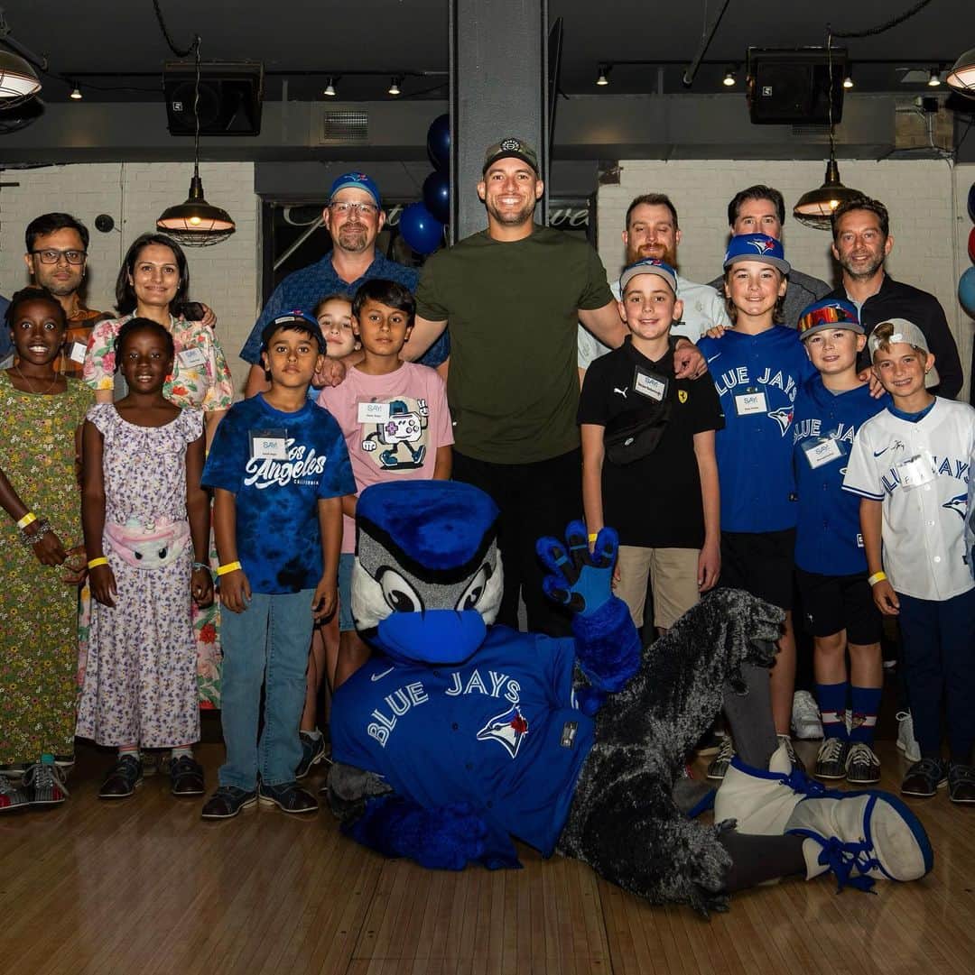 トロント・ブルージェイズのインスタグラム：「Your Blue Jays took part in @GeorgeSpringer’s Bowling Benefit presented by @td_canada in support of @sayorg and @jayscare! 🎳💙」