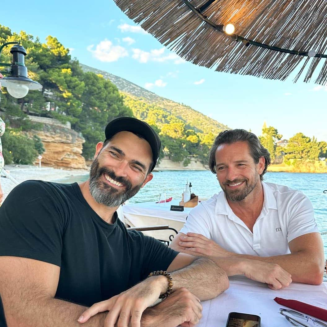 イアン・ボーエンのインスタグラム：「Celebrating mah Homie @tylerhoechlin  on his B-Day with a summer shot from the Adriatic. * You’re so close to 40 I can taste it. 😱」