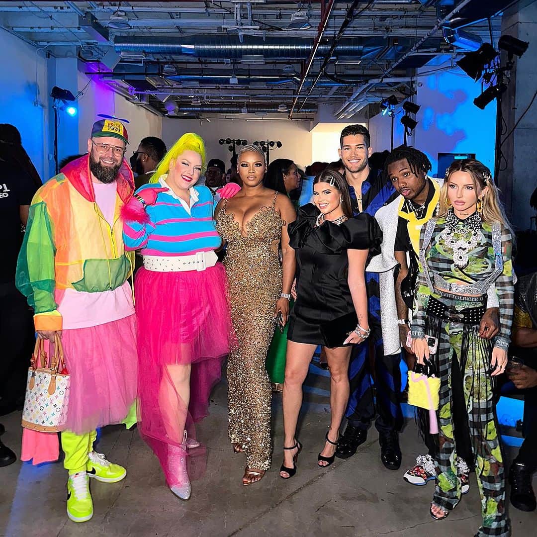 シャネル・ウエスト・コーストのインスタグラム：「Fashion week w/ the squad 💕」