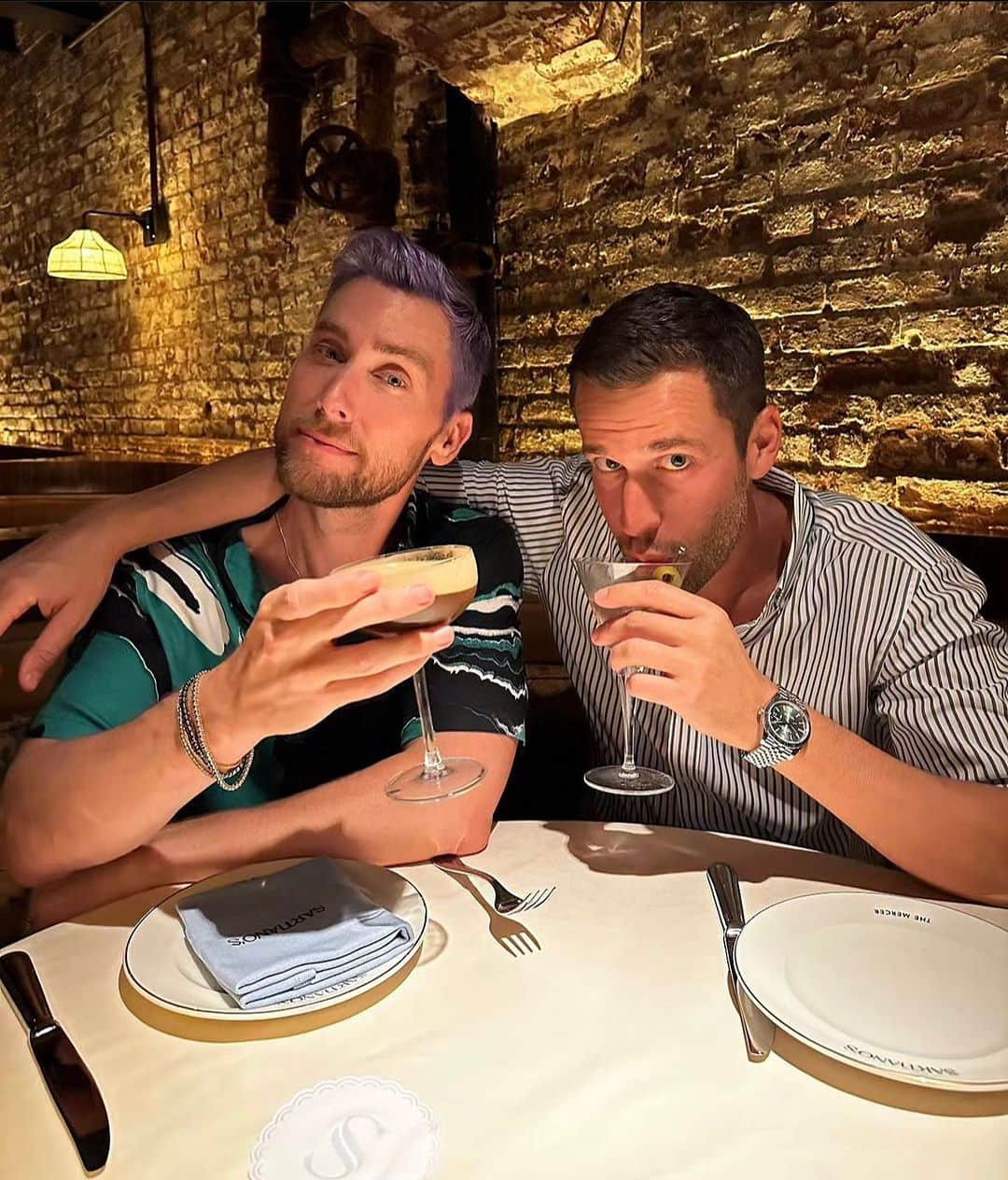 ランス・バスさんのインスタグラム写真 - (ランス・バスInstagram)「Finally got this one out of the Amazon to have dinner. Reunited and it feels so good.」9月12日 3時00分 - lancebass