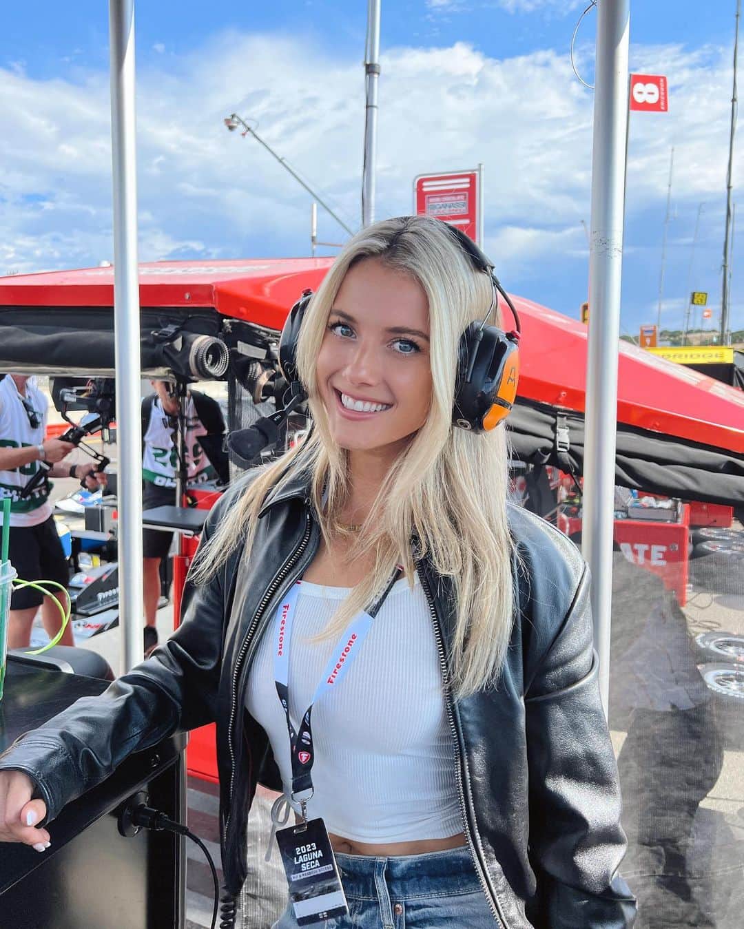 Lindsay Brewerさんのインスタグラム写真 - (Lindsay BrewerInstagram)「Took a road trip up to Monterey for the last @indycar race of the season🏁 what a race!」9月12日 3時01分 - lindsaymariebrewer